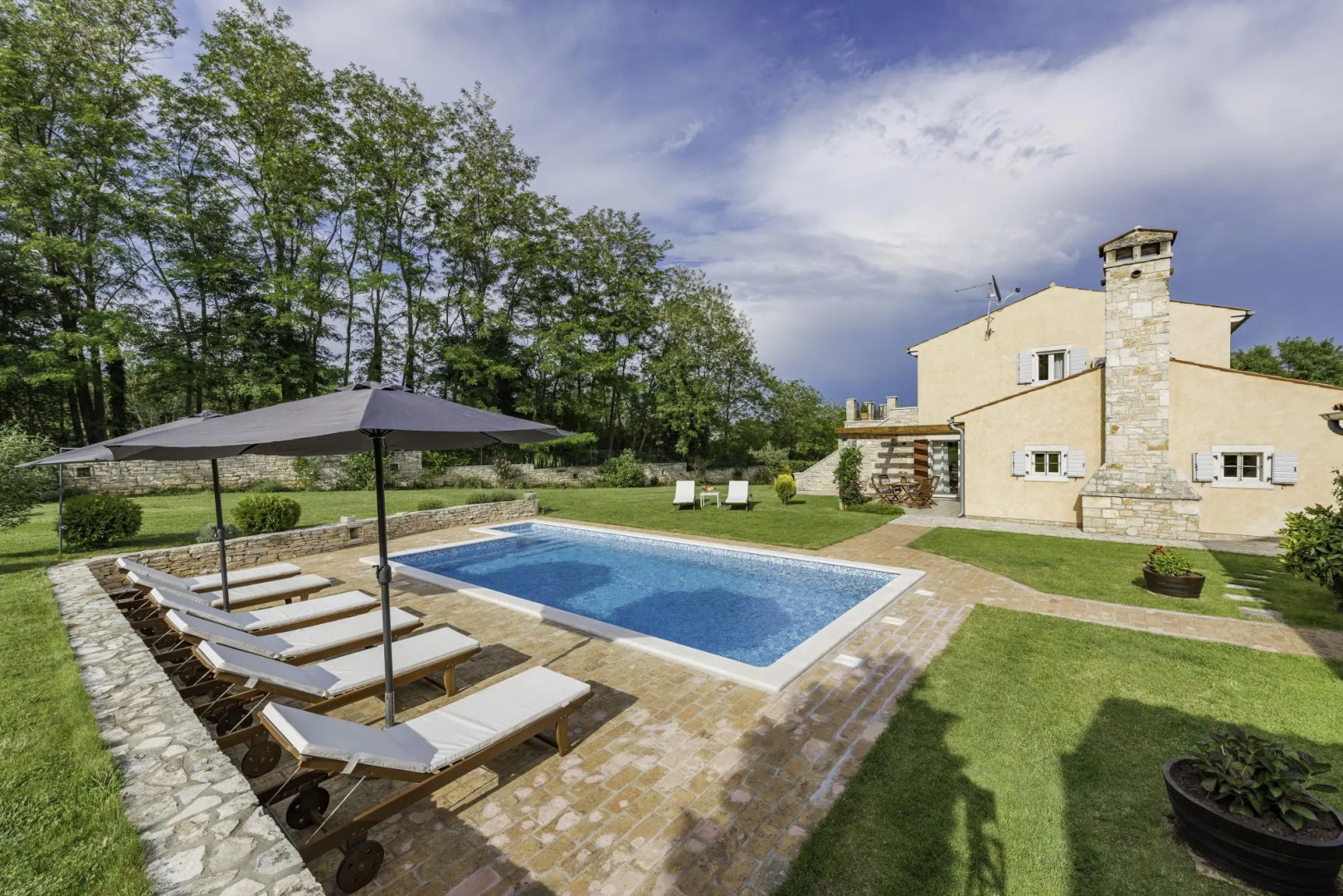 Lipa in Krnica with 4 bedrooms and 3 bathrooms