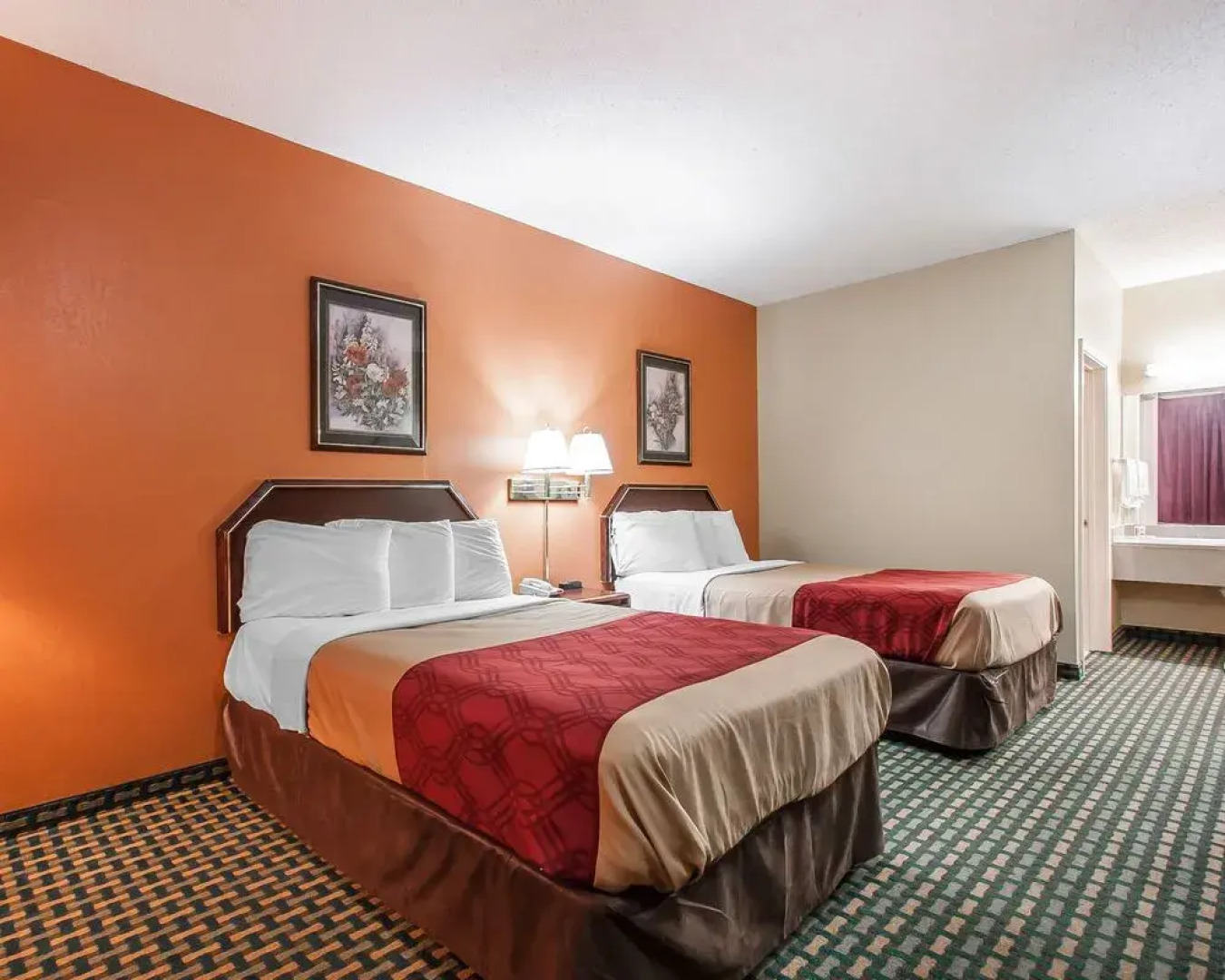 Econo Lodge Inn & Suites