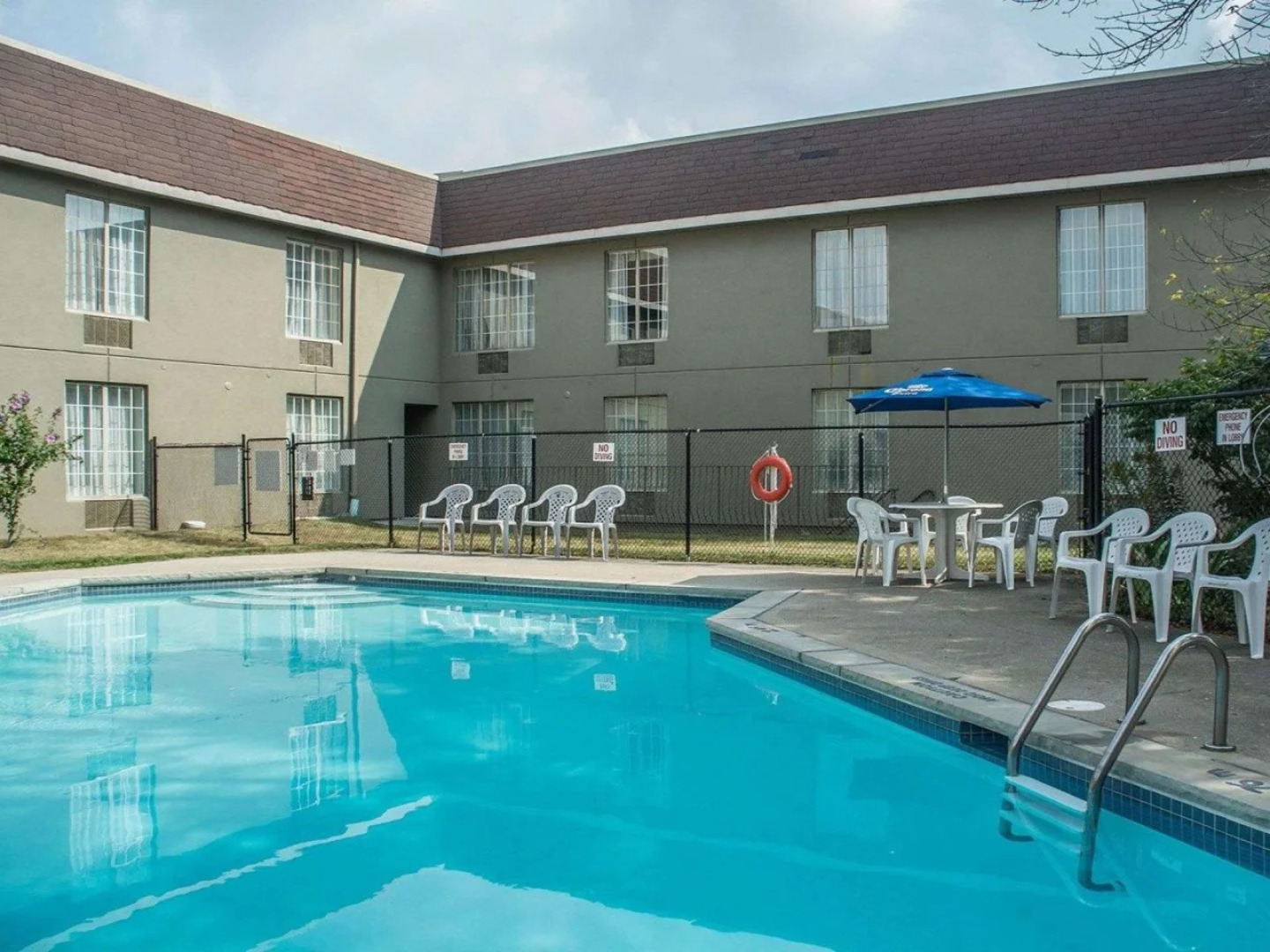 Quality Hotel & Suites