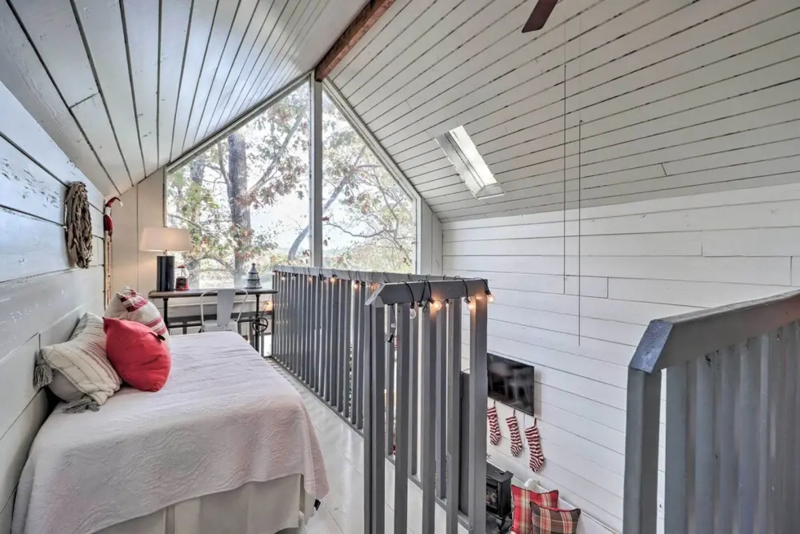 'the Chalet on Sinclair' w/ Private Dock & Kayaks!