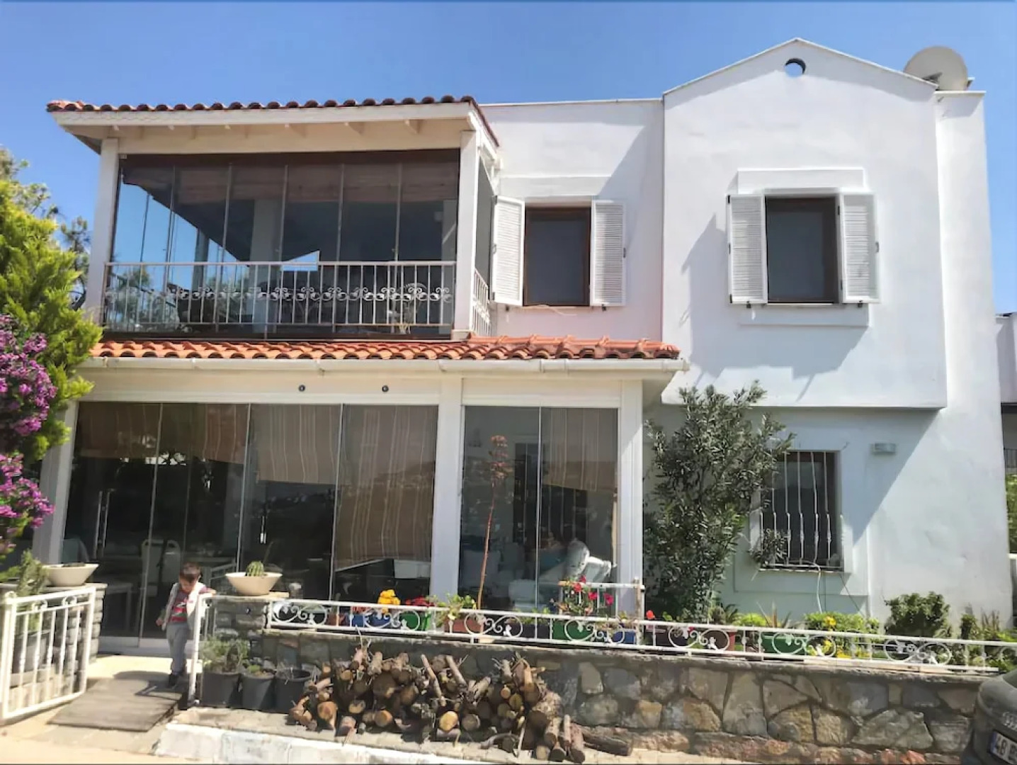 Apartment 2 bedroom with Private Beach