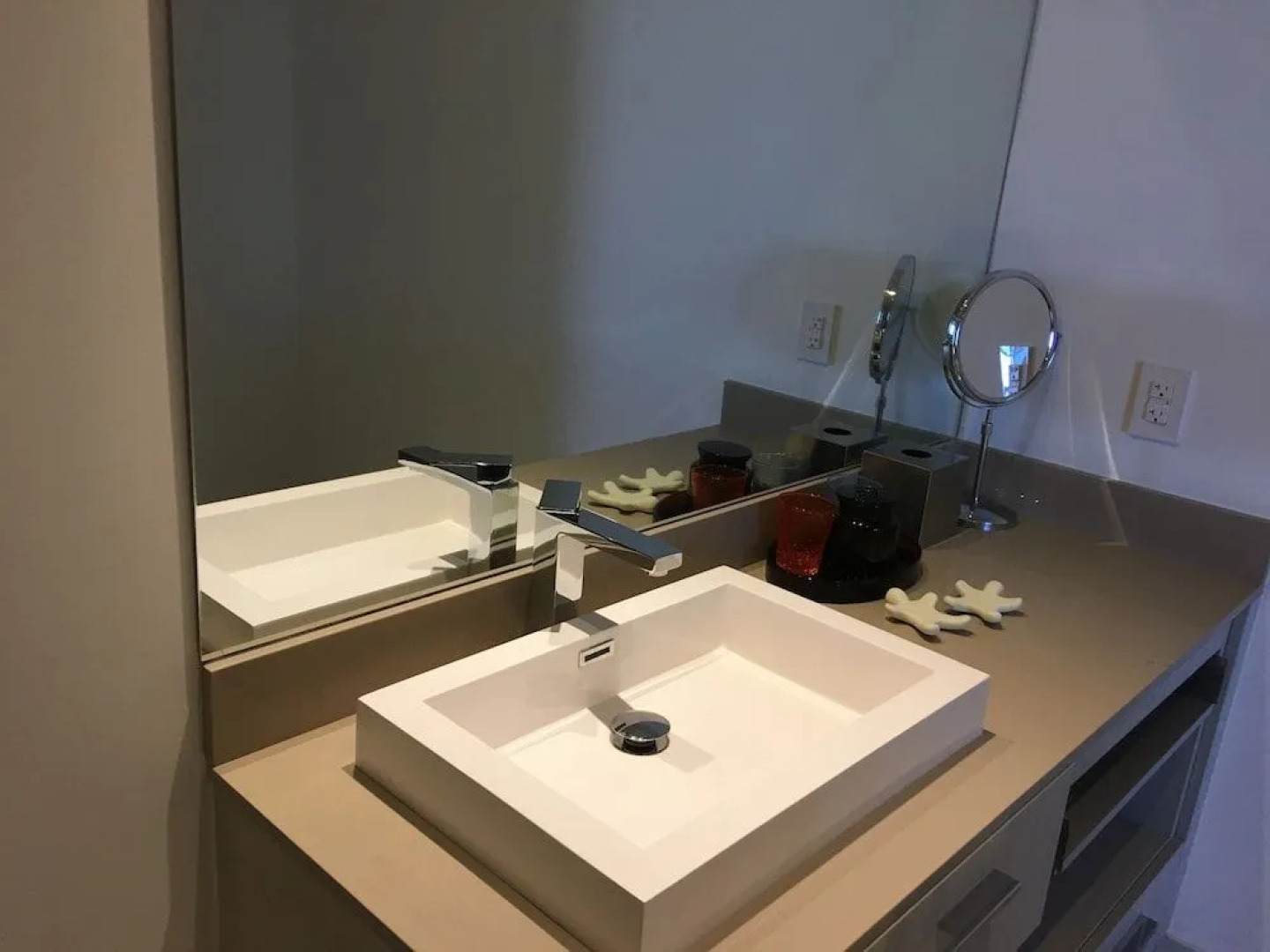 Lyfe Residence Building - Private apts over the beach