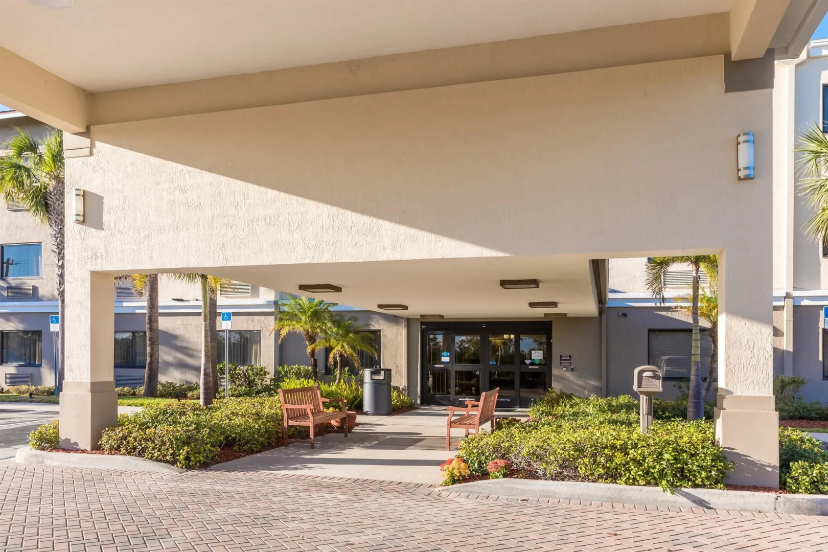 Best Western Plus Sebastian Hotel & Suites