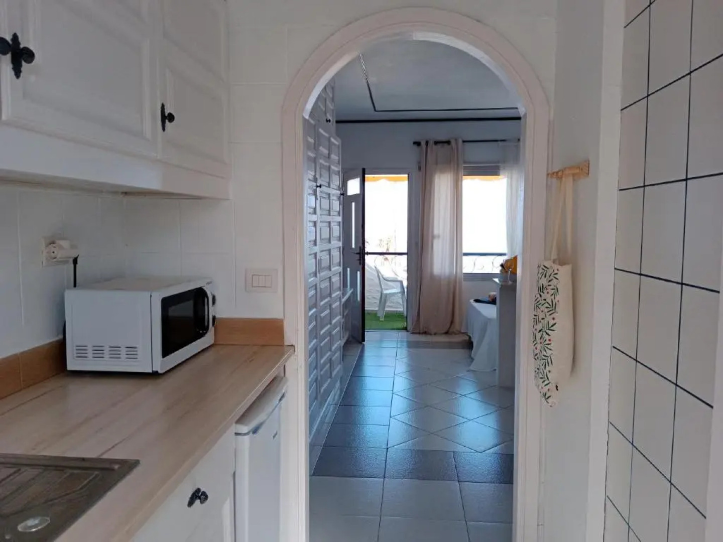 Studio sea front view & pool