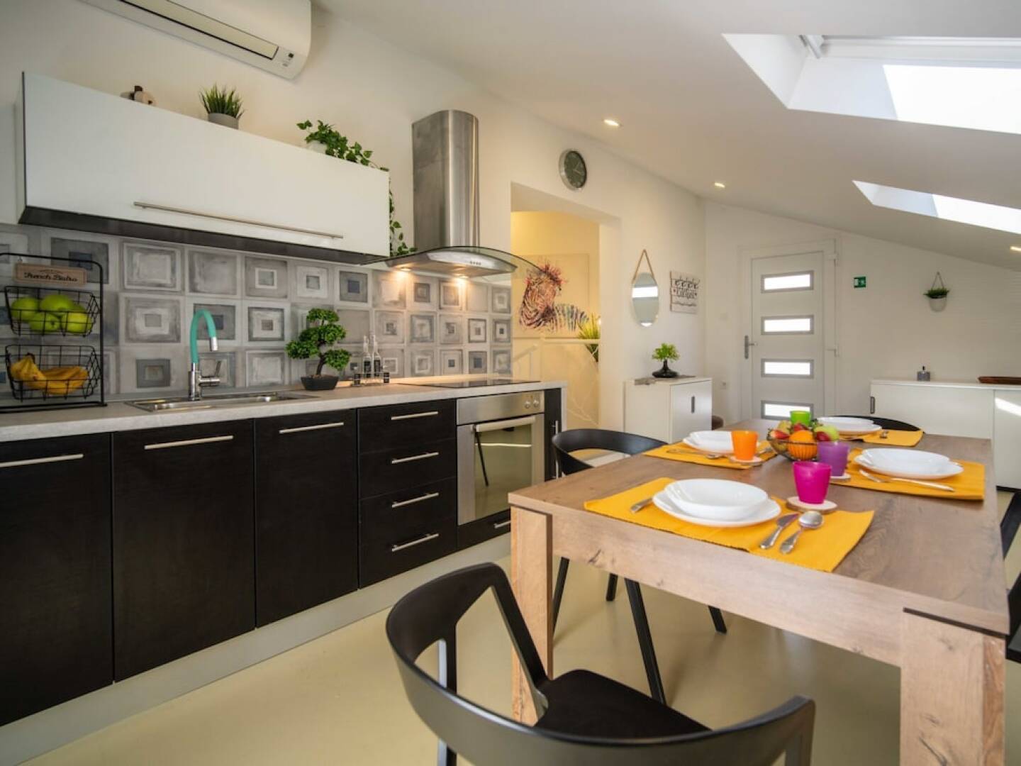 Ena 1 Trinajsti i in Trinajsti i