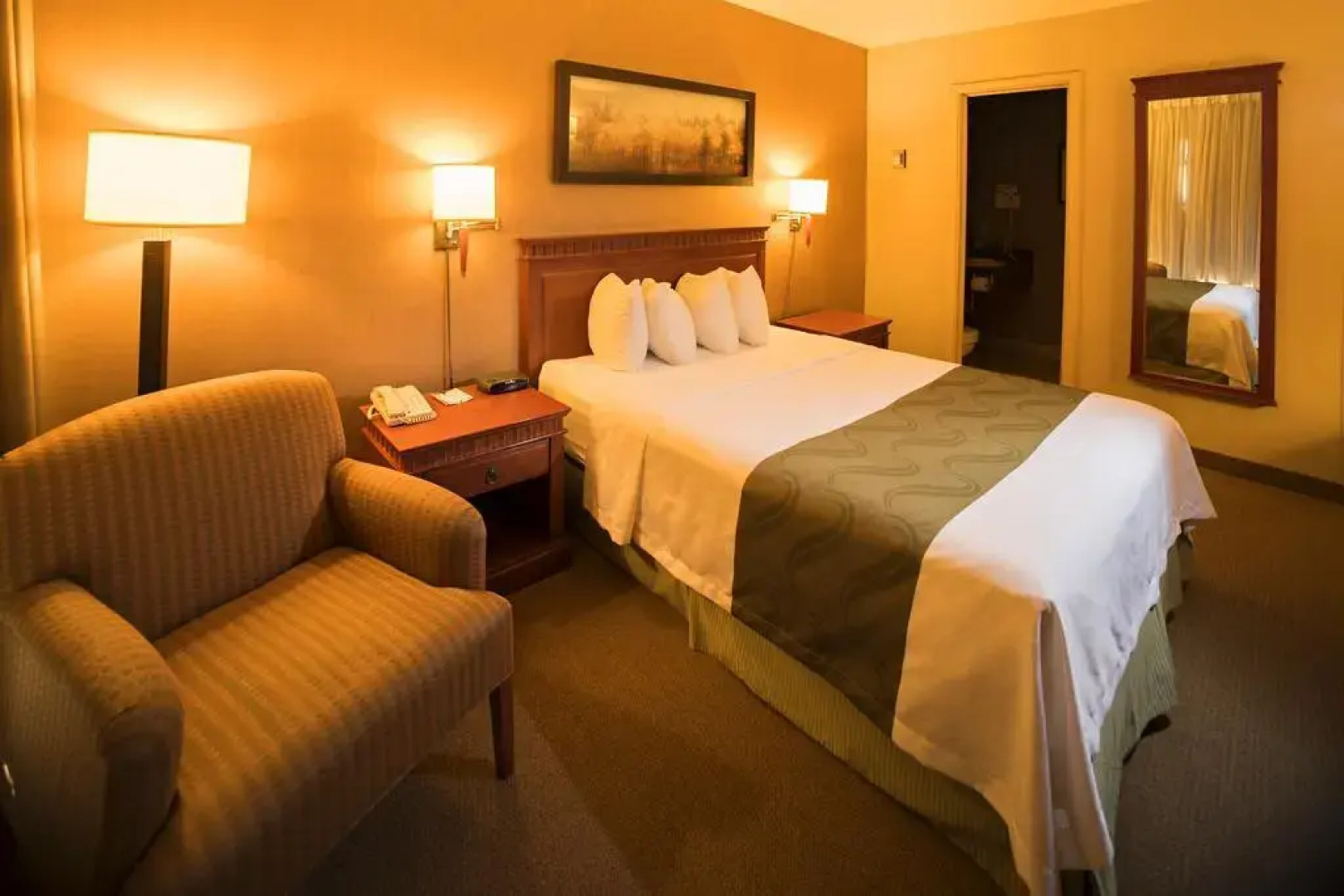 Quality Inn & Suites P.E. Trudeau Airport