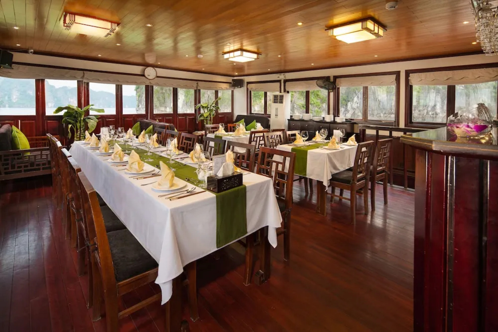 Garden Bay Luxury Cruise