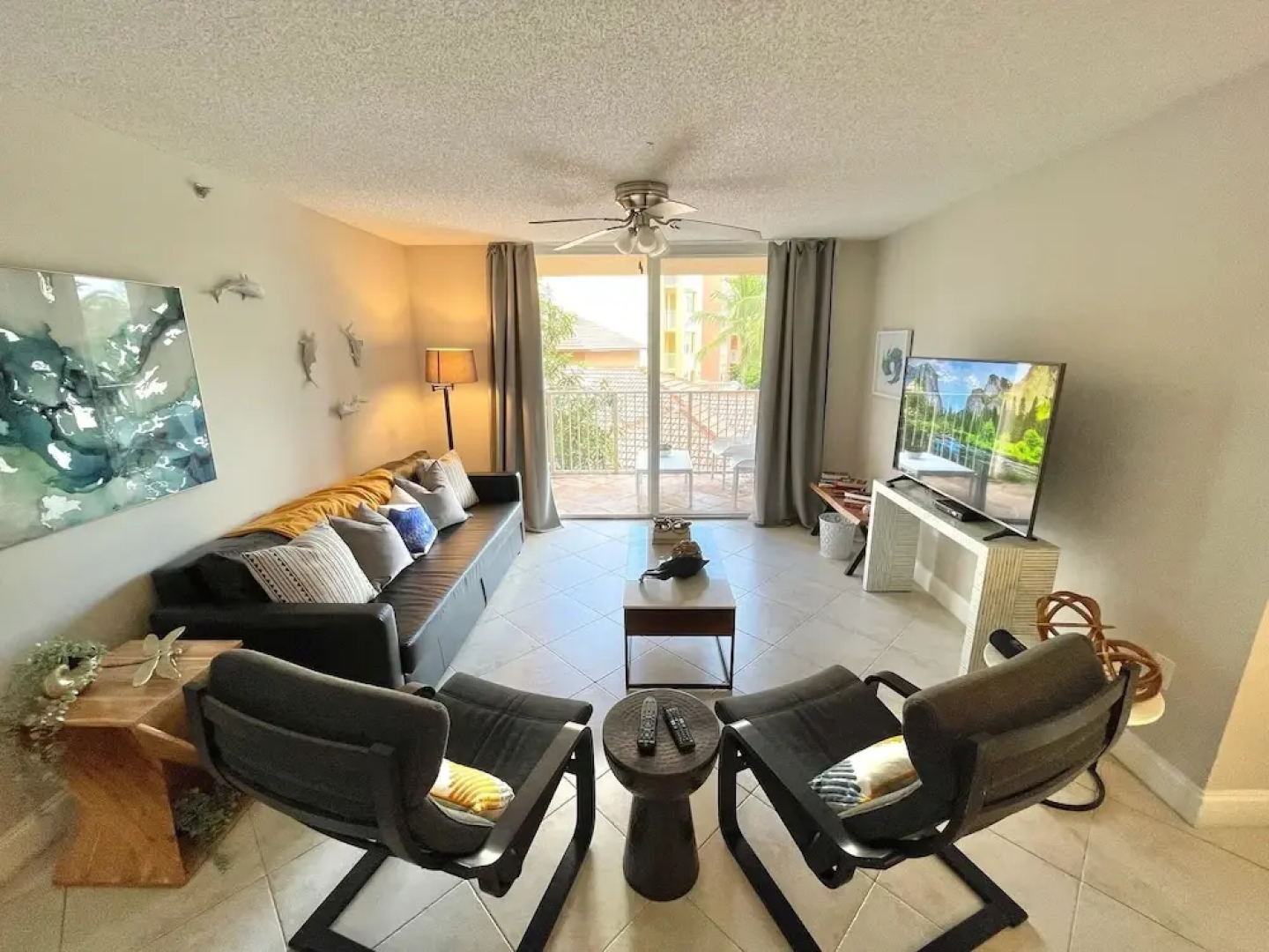 Exclusive Condo 10 Min to the Beach