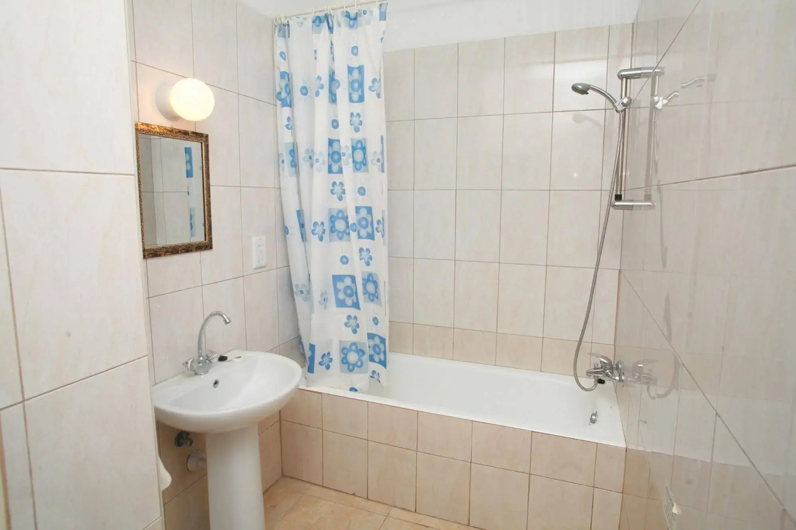 New York Plaza Hotel Apartments