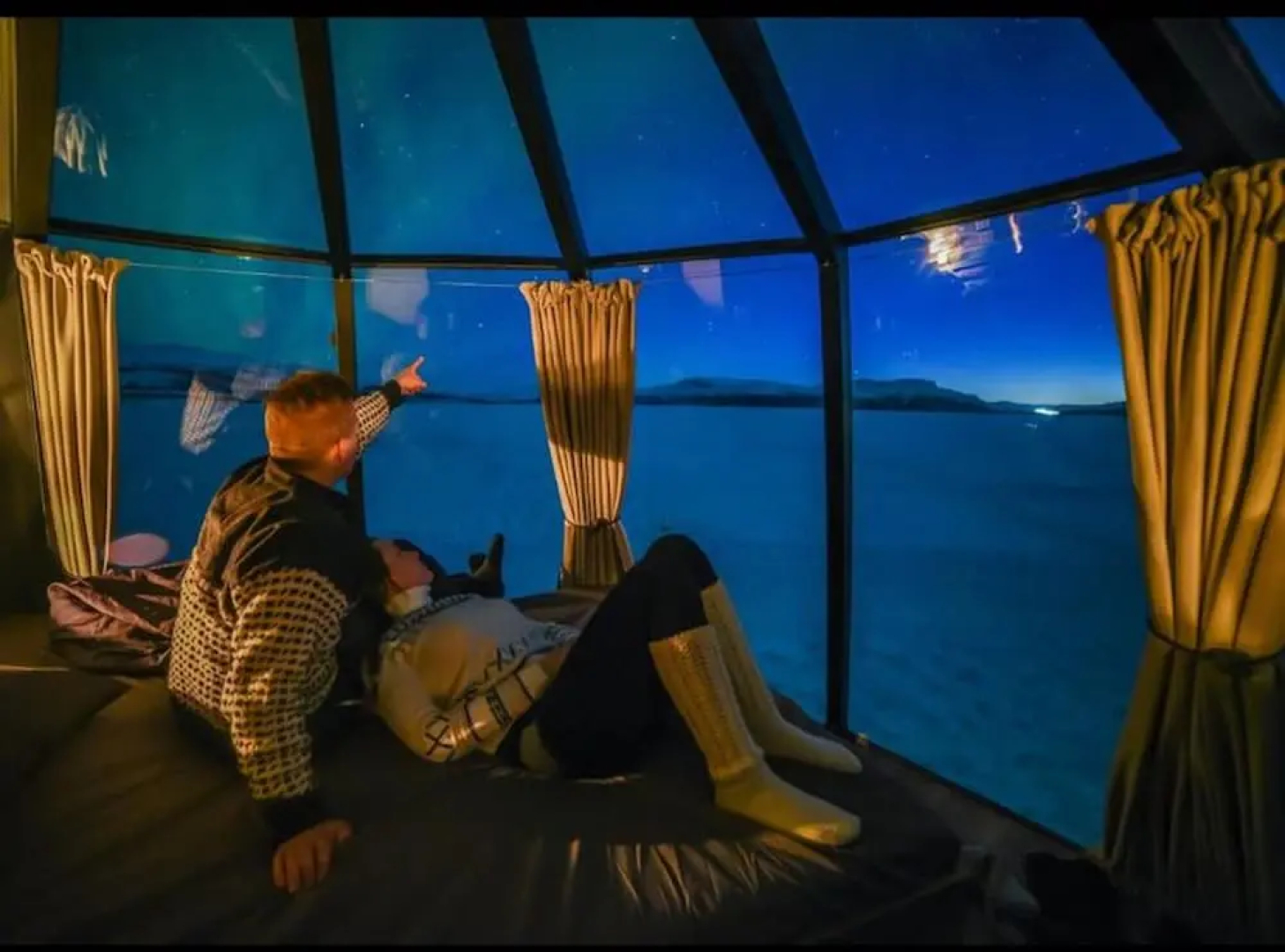 Room in Lodge - Peace & Quiet Hotel Floating Glass Room for 2 Guests Experience Northern Lights