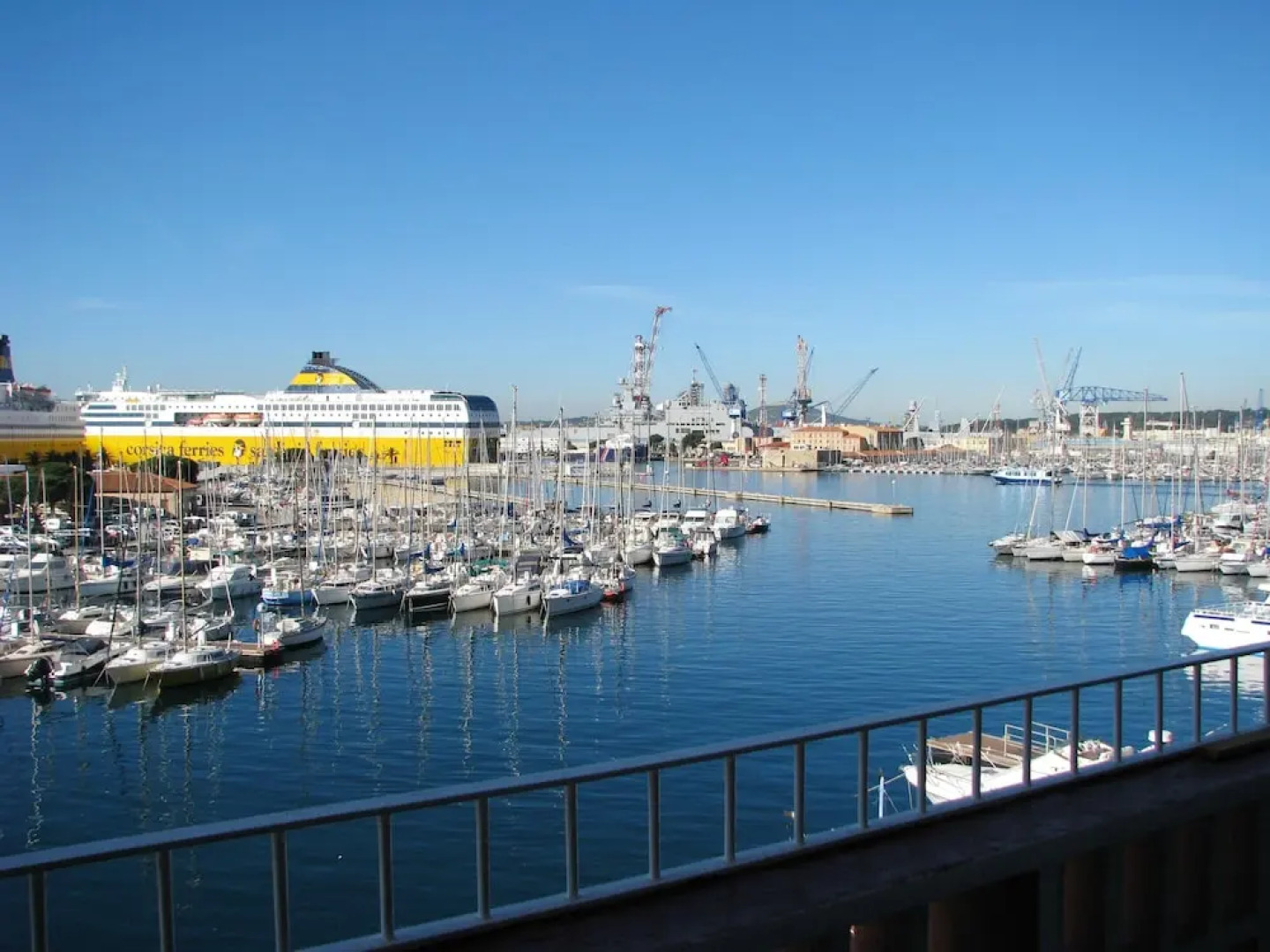 Apartment With one Bedroom in Toulon, With Wonderful sea View, Furnished Balcony and Wifi - 300 m From the Beach