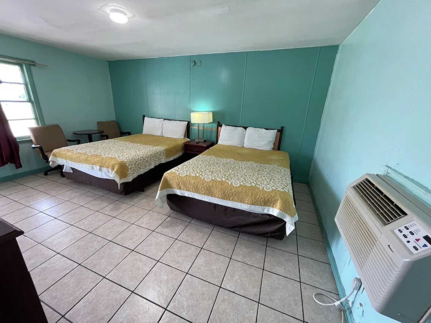 Lamplighter Inn