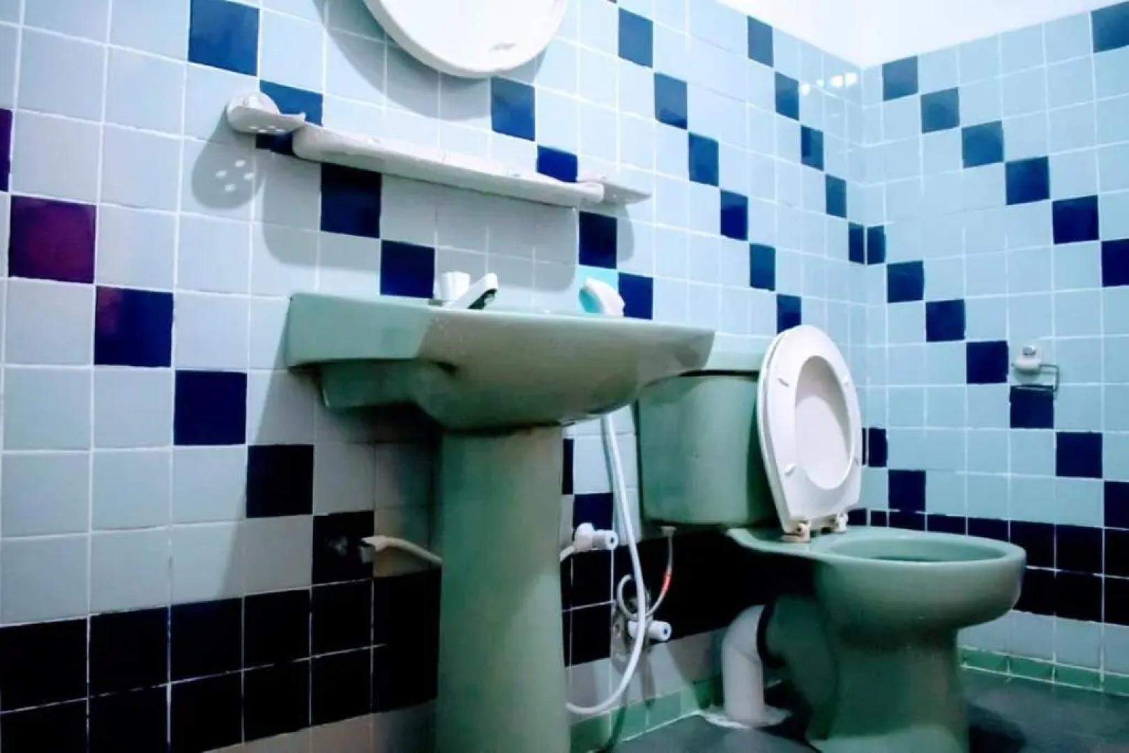 Elkaduwa Bungalow With Natural Pool Sleeps 15