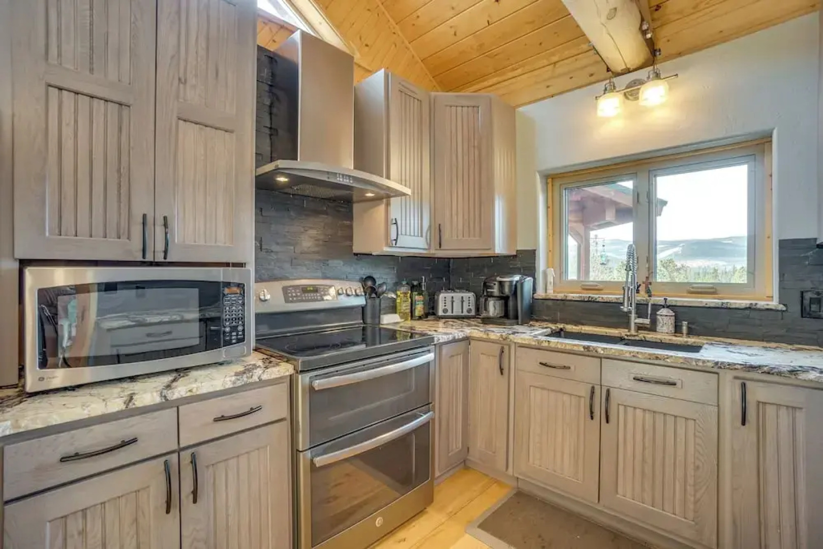 Mountain-view Front Range Colorado Vacation Rental