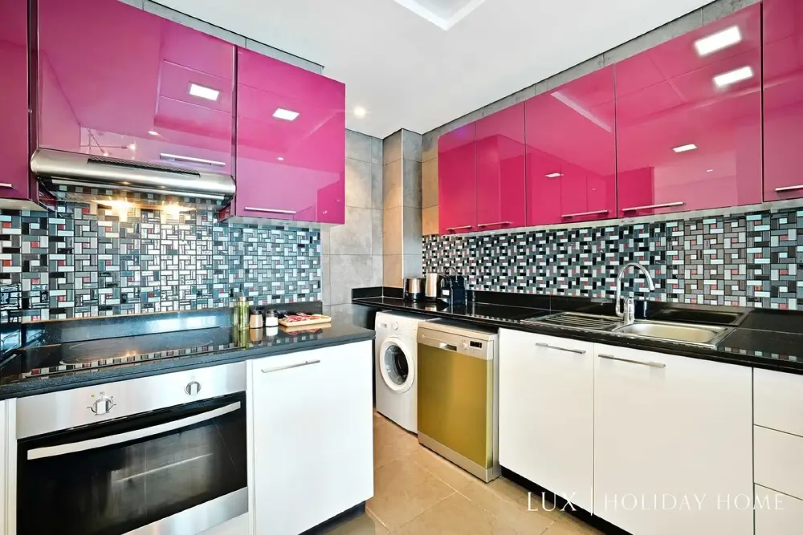 LUX  Cayan Superior Suite 4 Dubai Marina