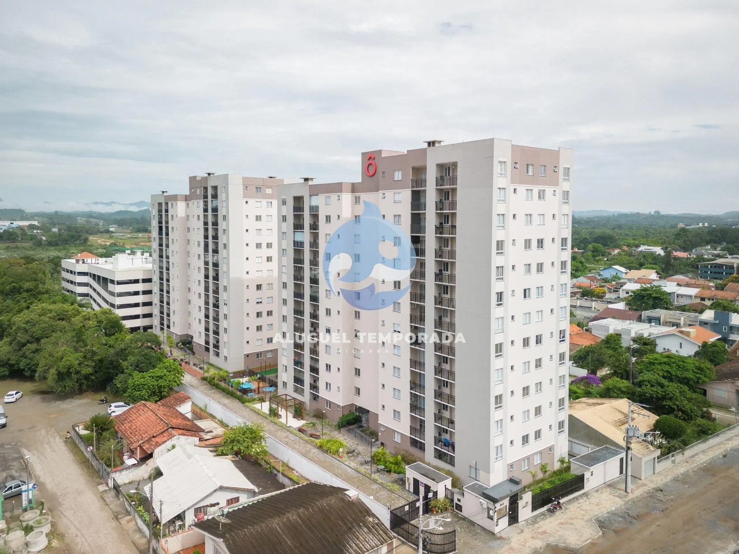 Apartamentos em Bal Piçarras 150 M DA PRAIA com SACADA, WI-FI, PISCINA, PORTARIA 24h, PLAYGROUND e vaga de GARAGEM