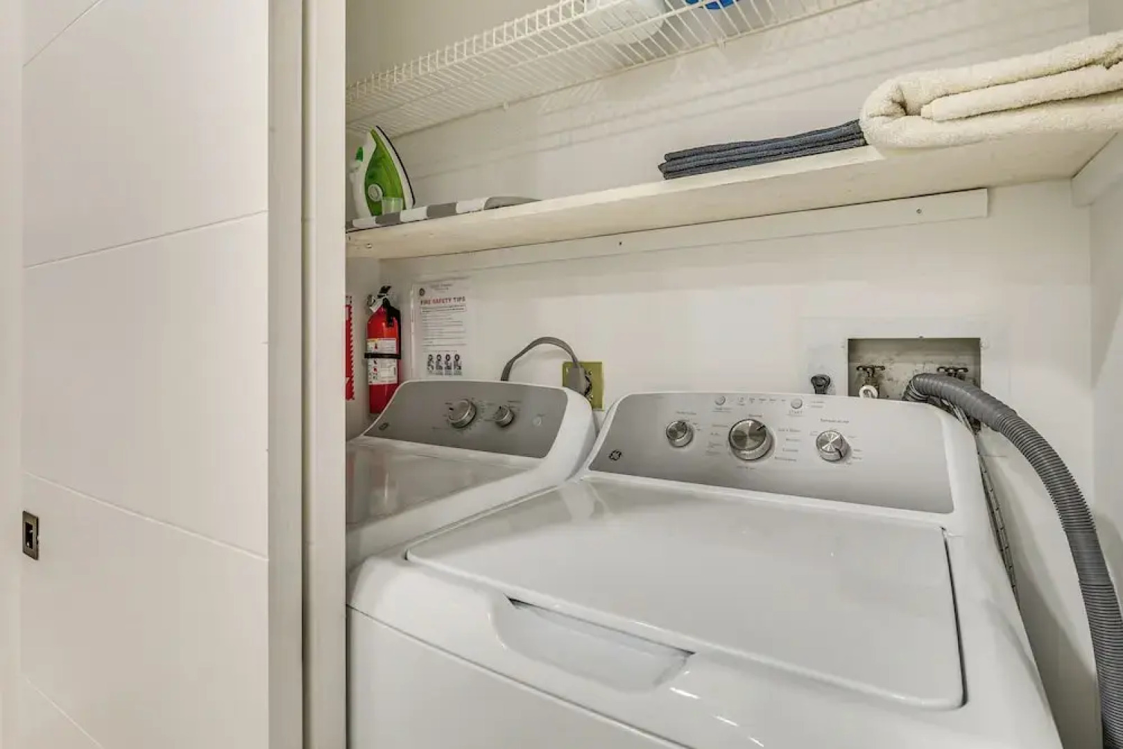 Walk to City Center: Modern Coral Springs Getaway