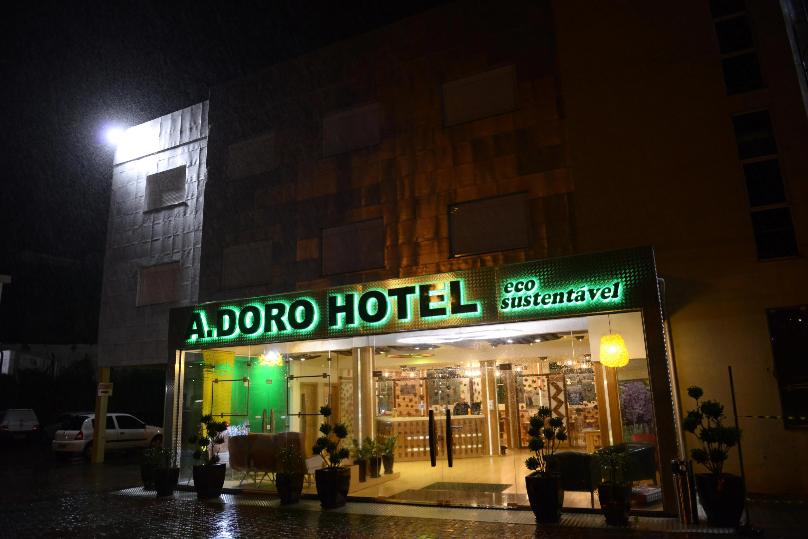 Adoro Hotel
