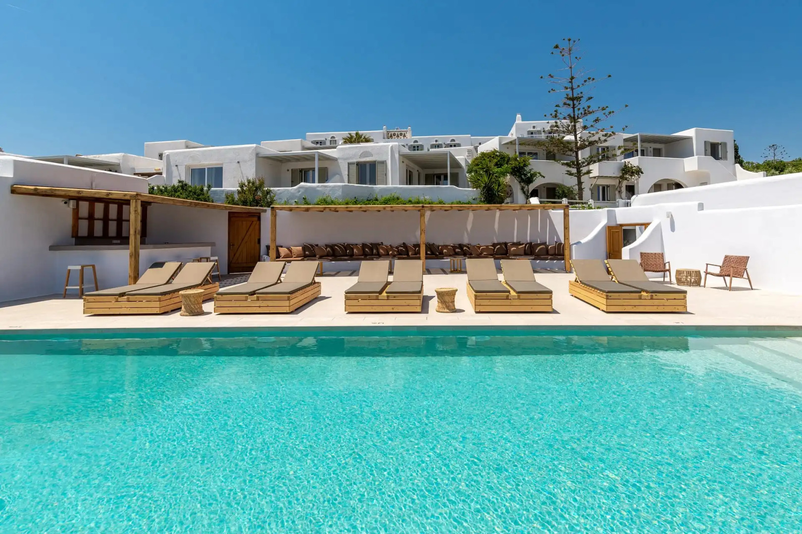 Cavos Studios & Appartements