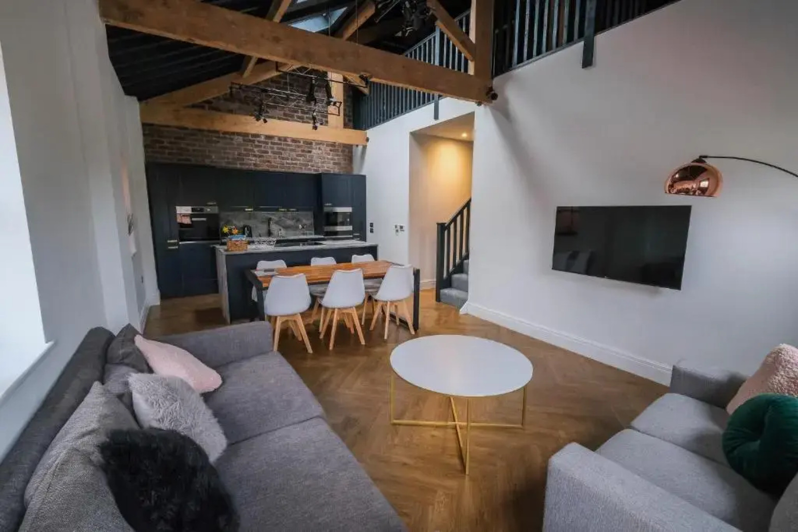 The Eden Warehouse - Green Apartment, sleeps 5