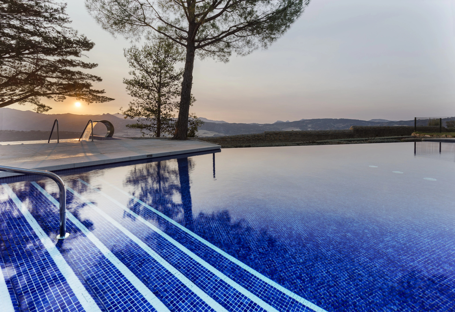 Отель Catalonia Reina Victoria