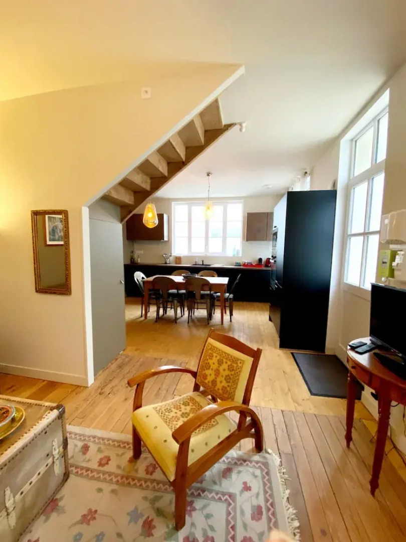 Chaleureuse Maison Avec Grande Terrasse au Calme