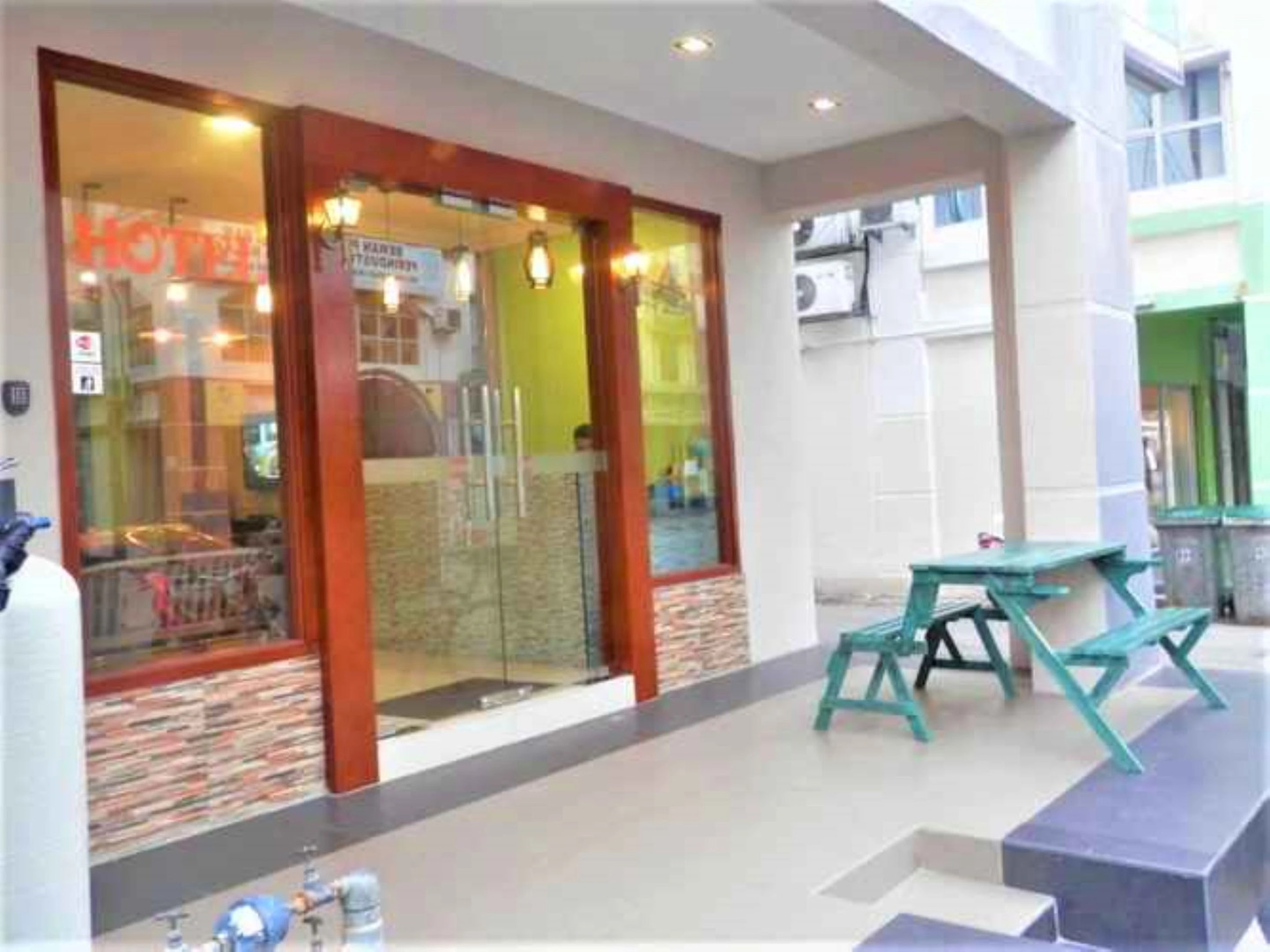 Travellers Planet Hotel & Guest House