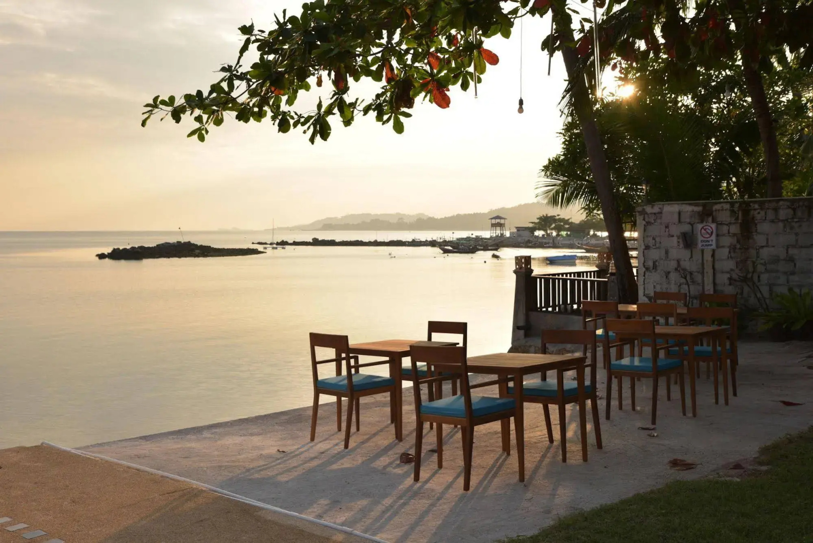 Blu' Beach Bungalows