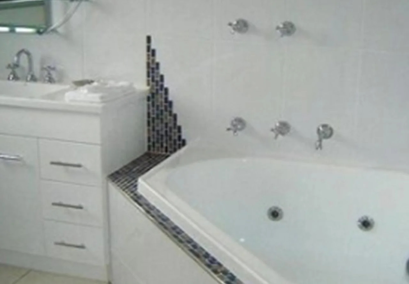 Arches Spa Apartments & Complex