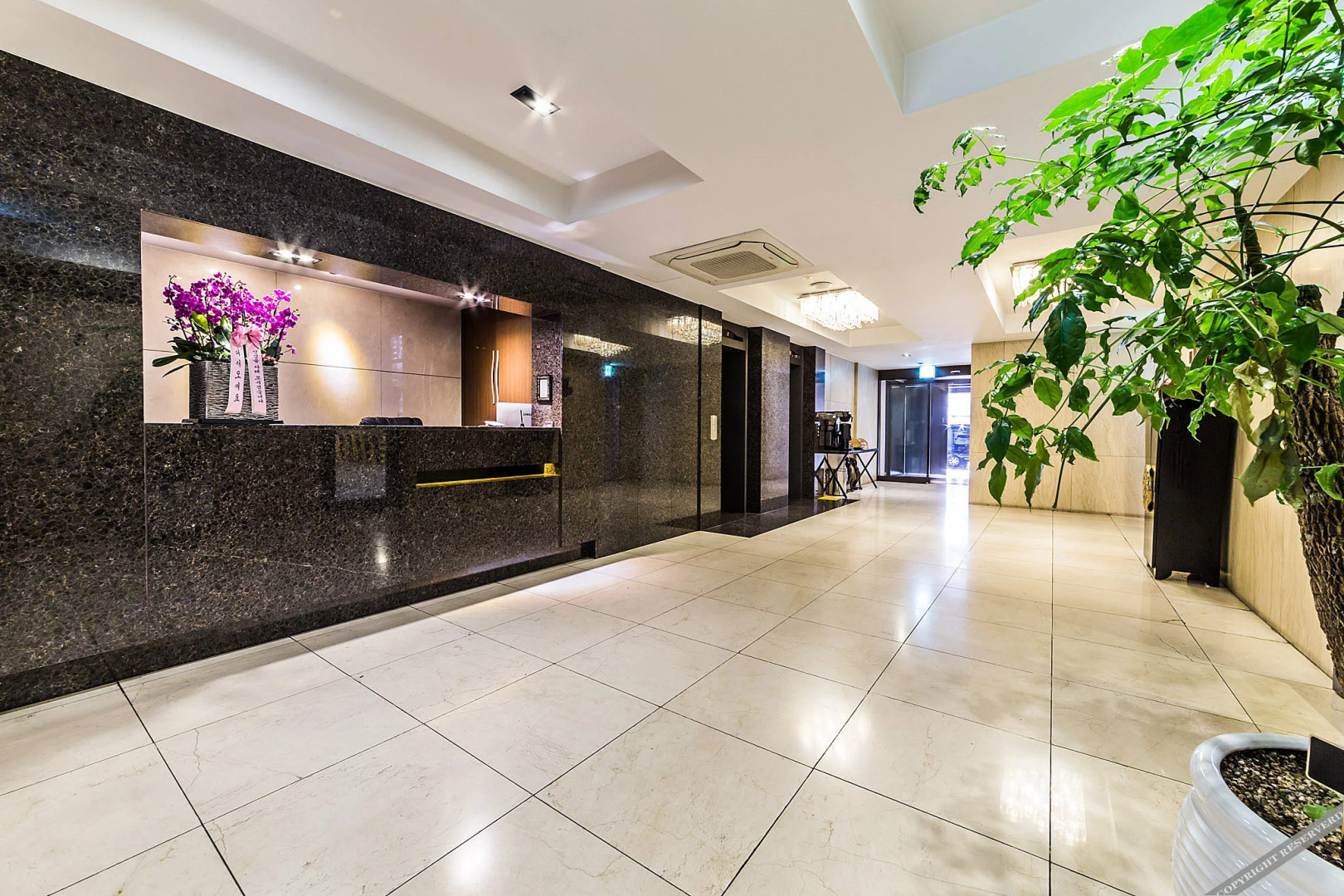 Guangming Cherbourg Hotel