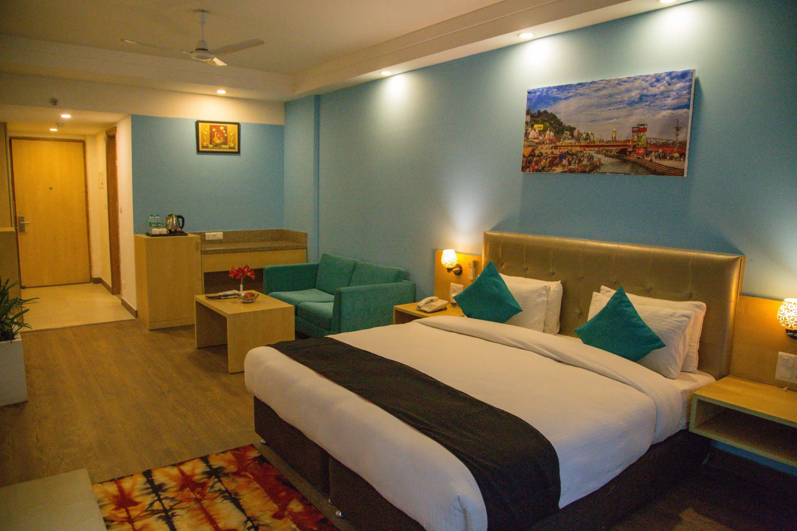 Four Leaf Service Suites
