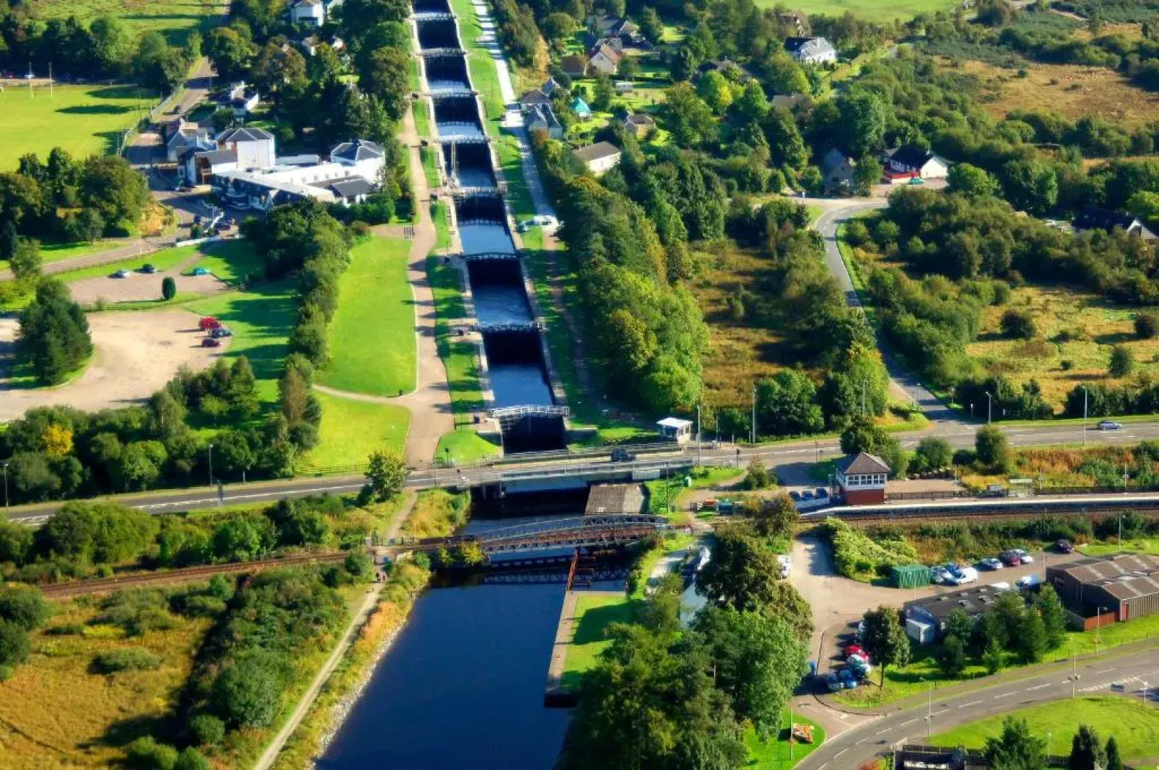 6 Canalside Apartments