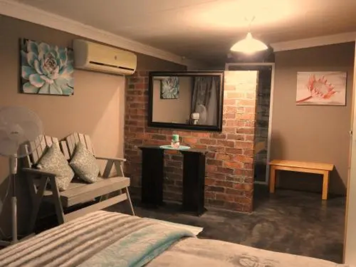 Apricity Inn