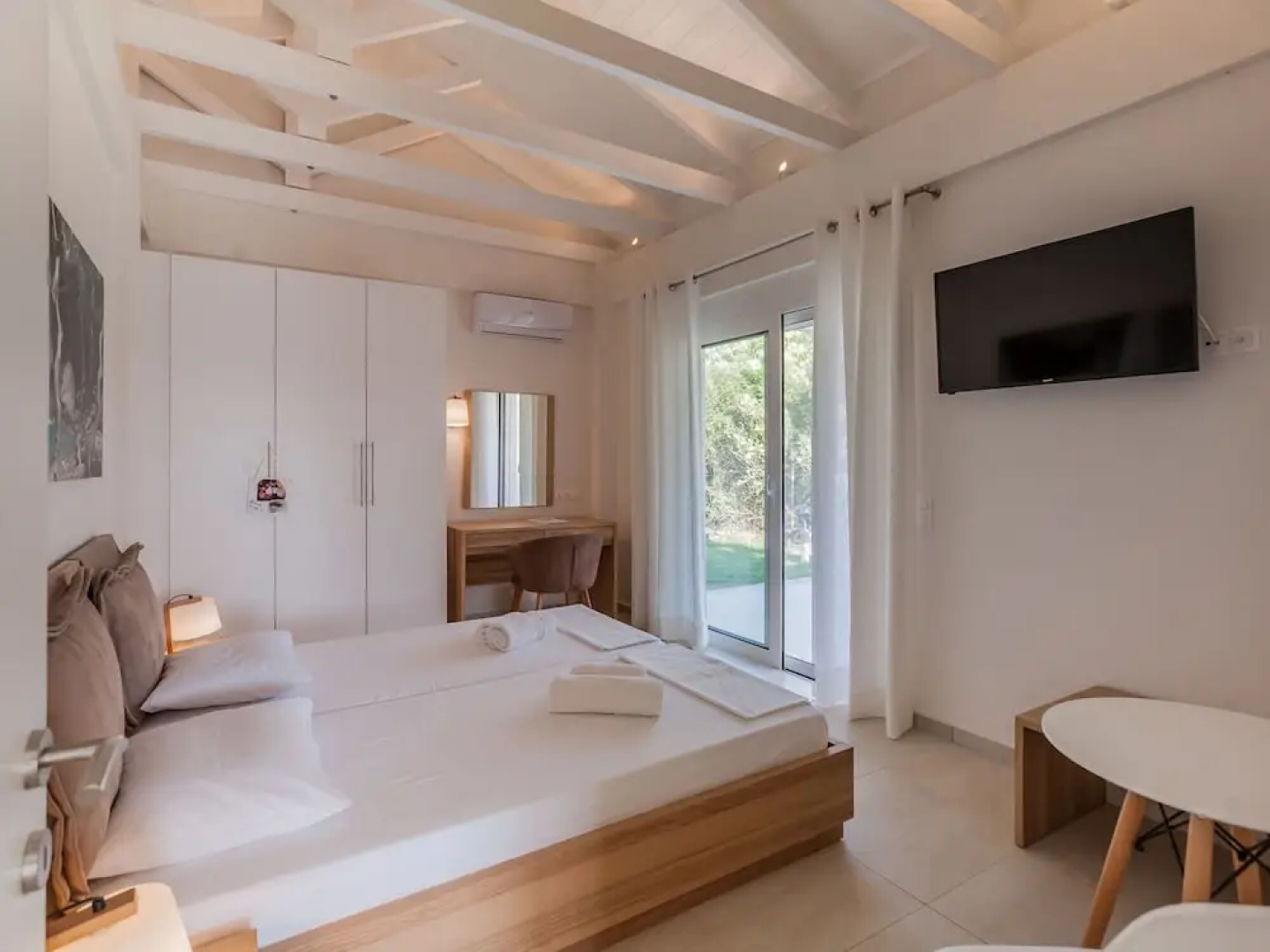 Villa Direct on the Long Sandy Beach, Swimming Pool, Tennis Court, Bicycles etc