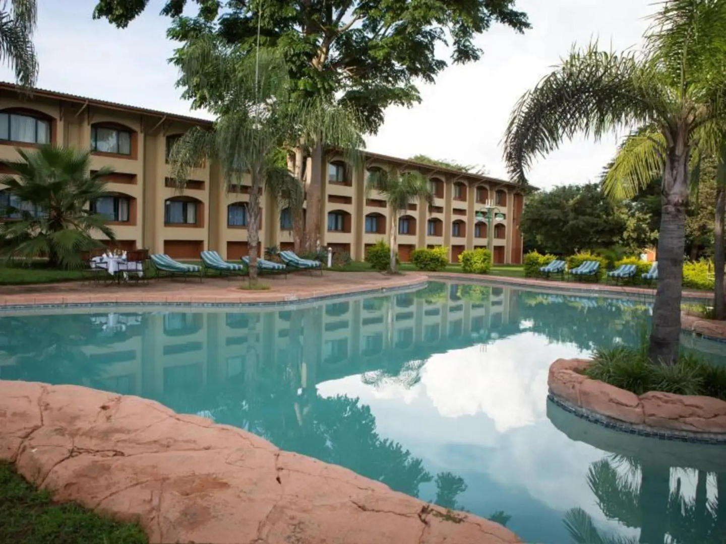 Cresta Golfview Hotel