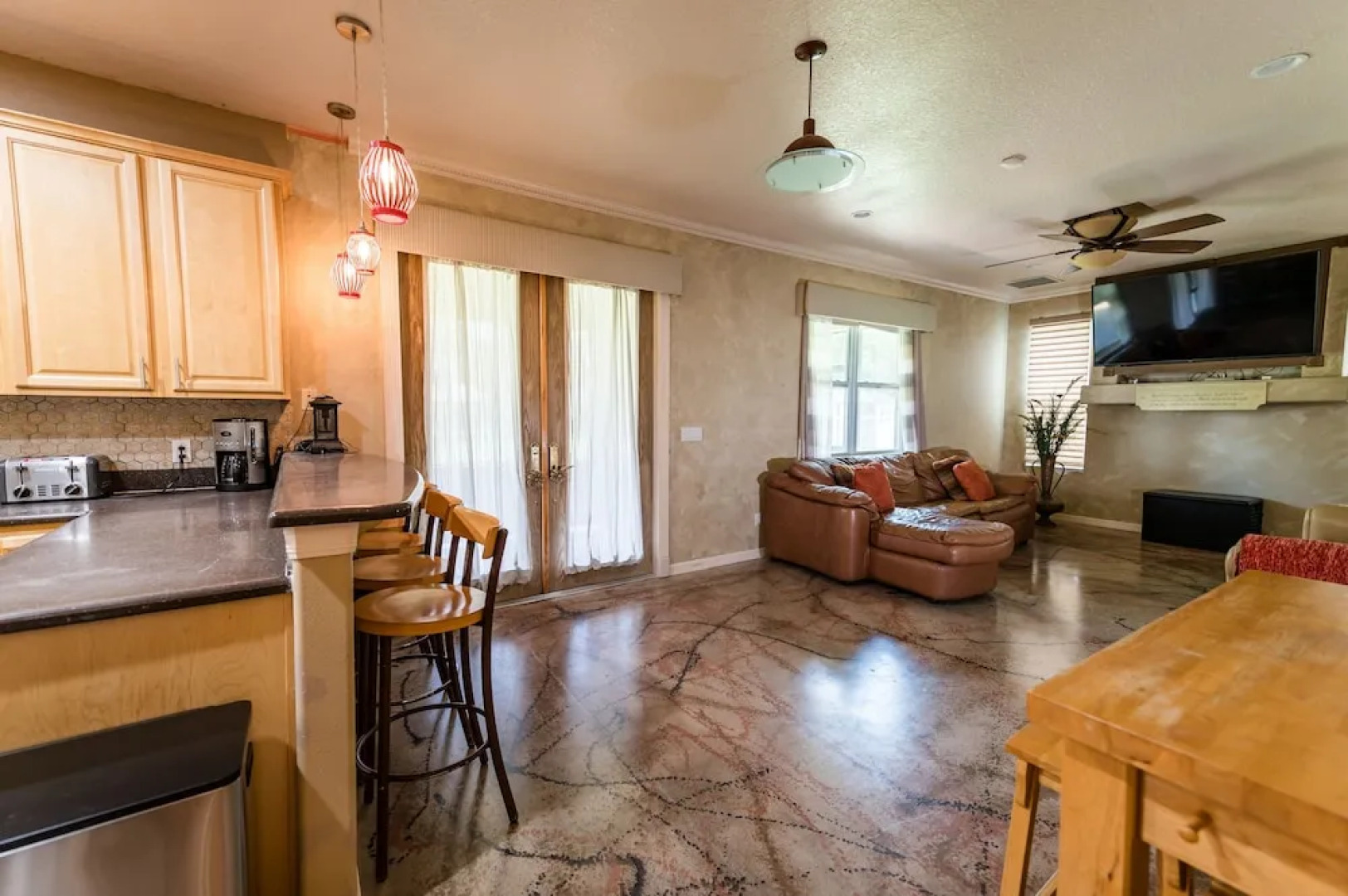 Chic Renovated Oasis: Disney & Universal Nearby 4 Bedroom Home by RedAwning