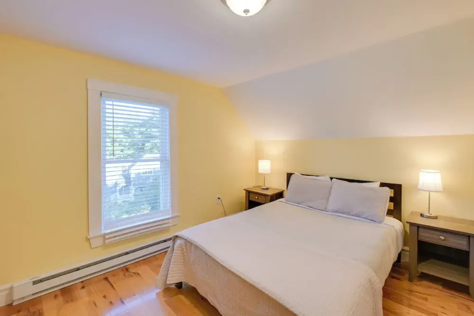Walk to Sorrento Town Dock: Pet-friendly Apartment