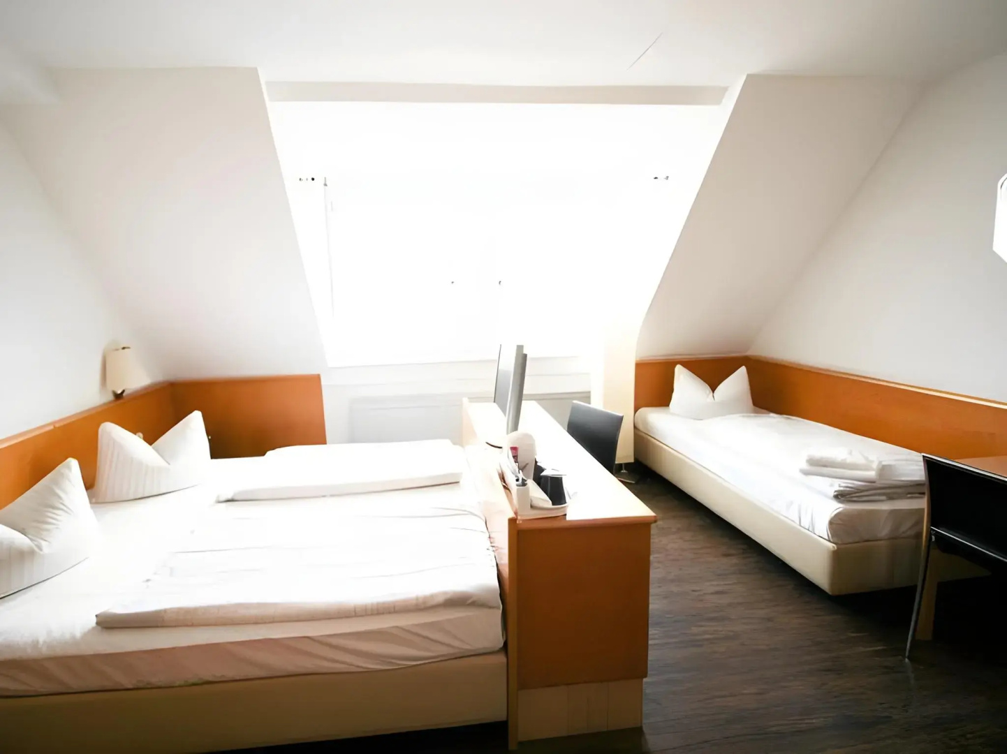 The 4 You Hostel & Hotel