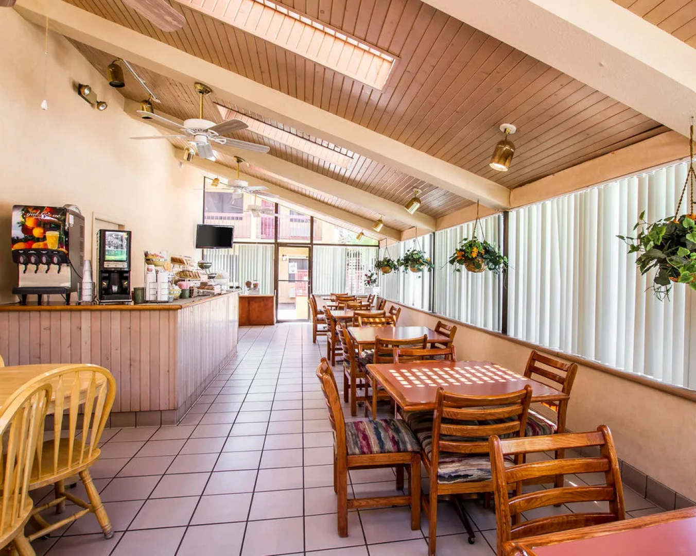 American Inn and Suites