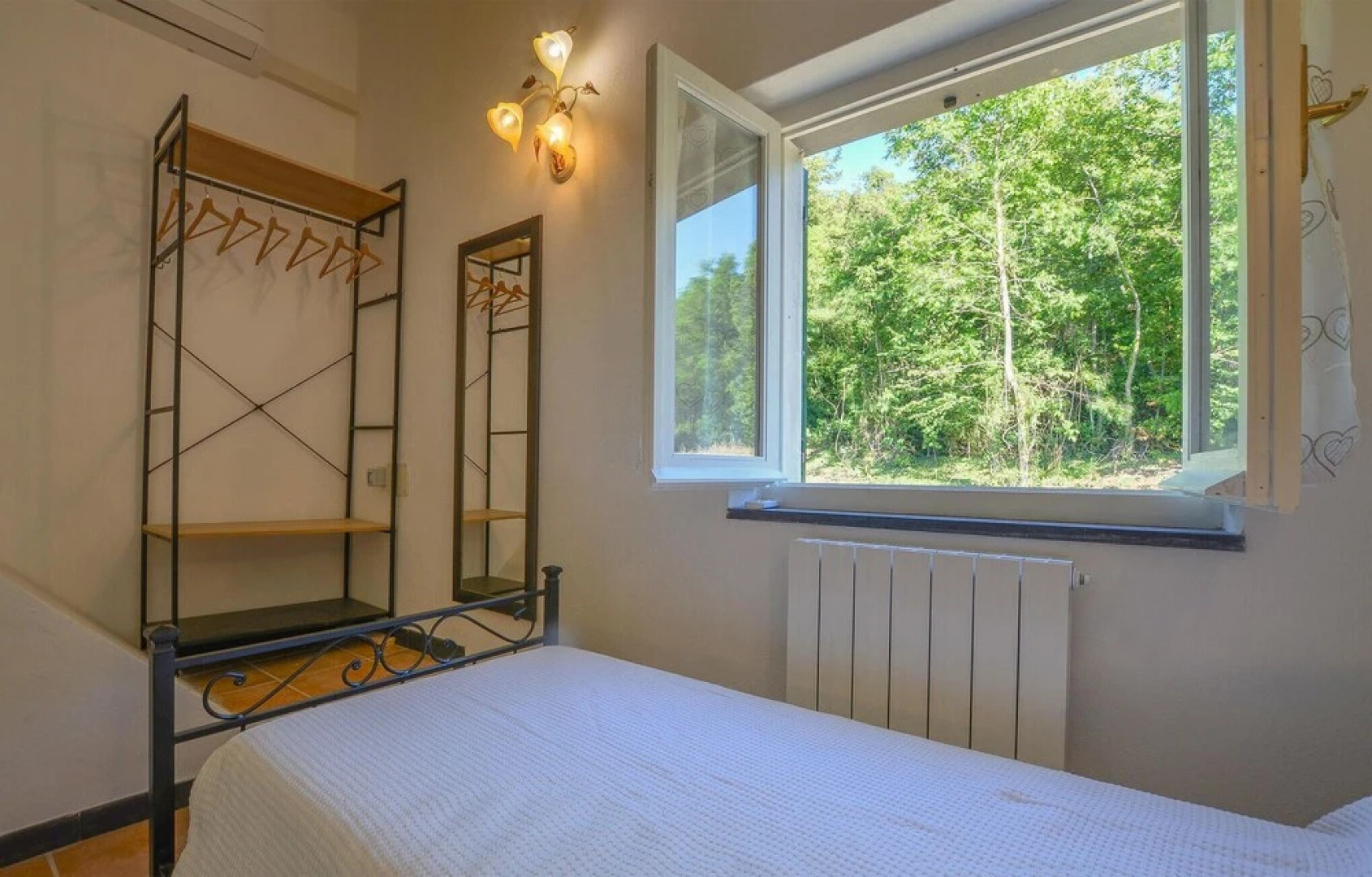 Amazing Home in Framura With Jacuzzi, Wifi and 2 Bedrooms