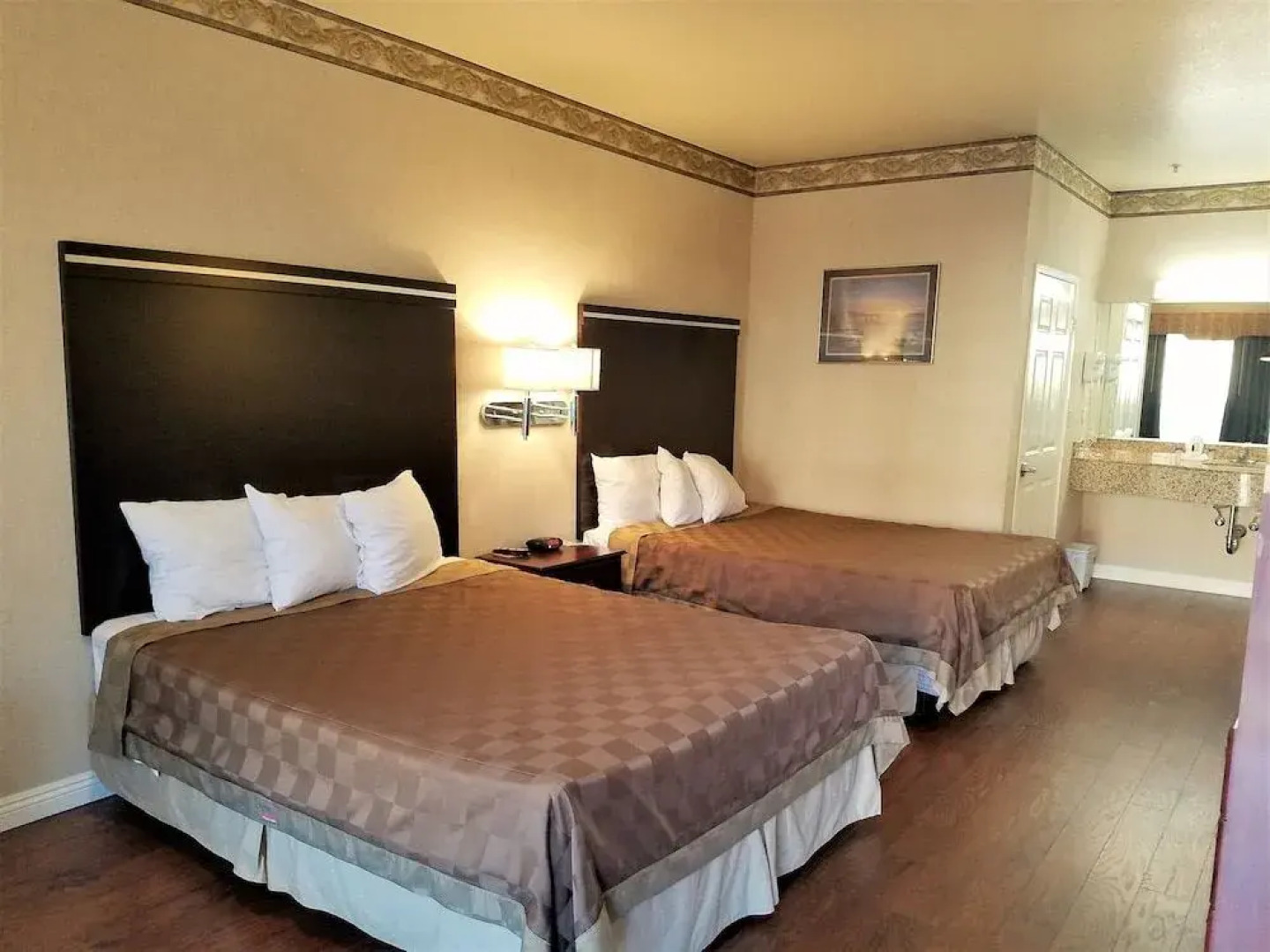 GuestHouse Pico Rivera Downey