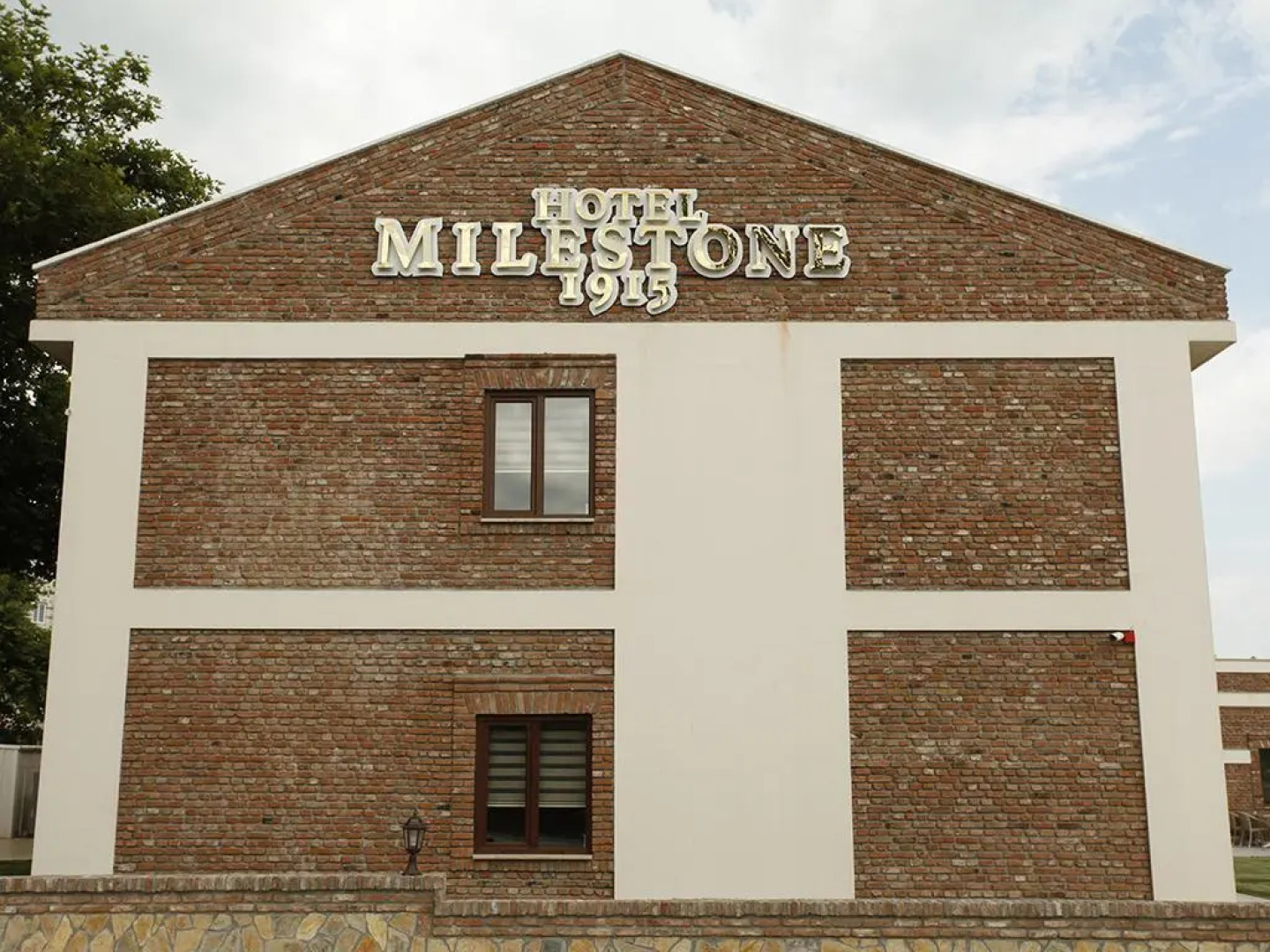 Отель Milestone1915