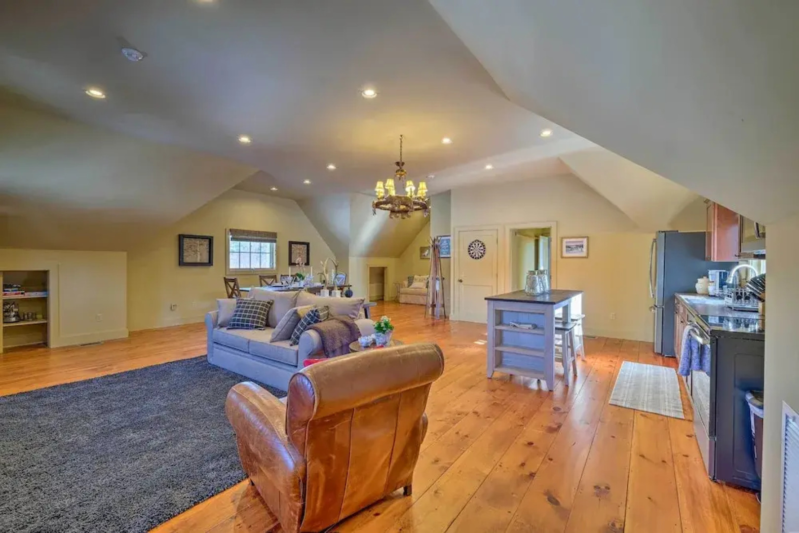 Luxe 'green Barn' Near Skiing w/ Mt Equinox Views!