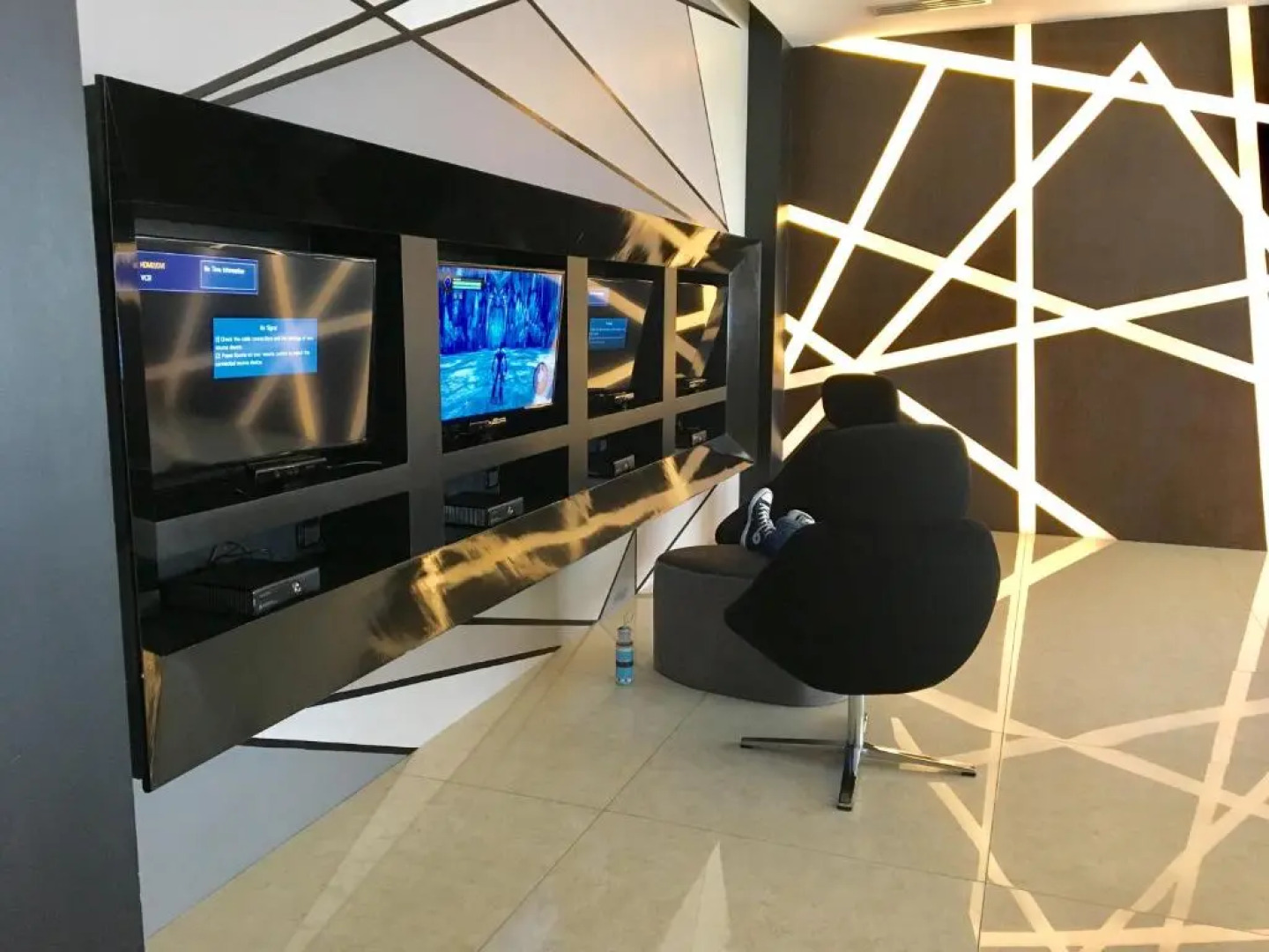 Cozy 1BR w/ Balcony at AZURE