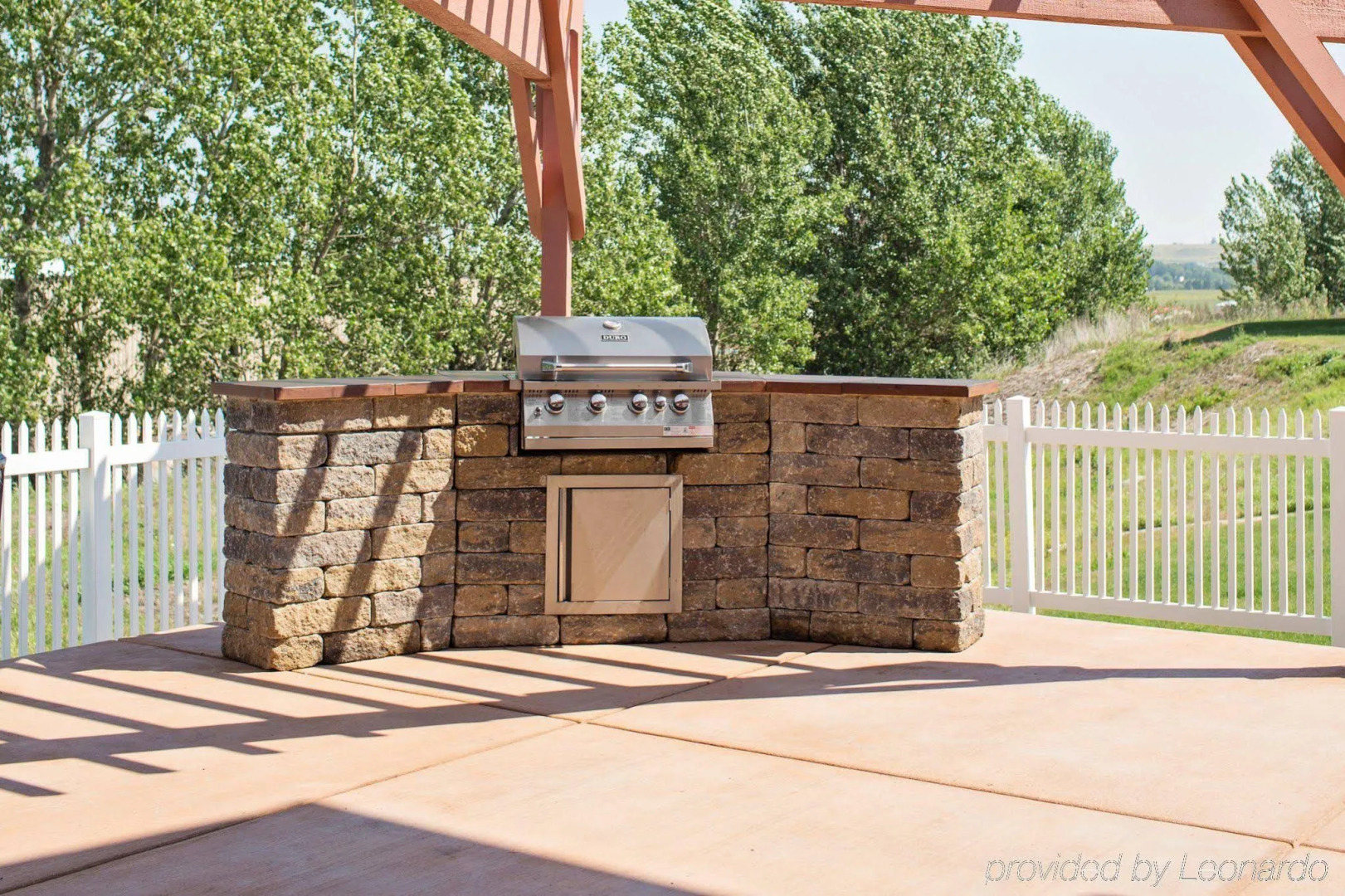 Red Roof Inn & Suites Dickinson