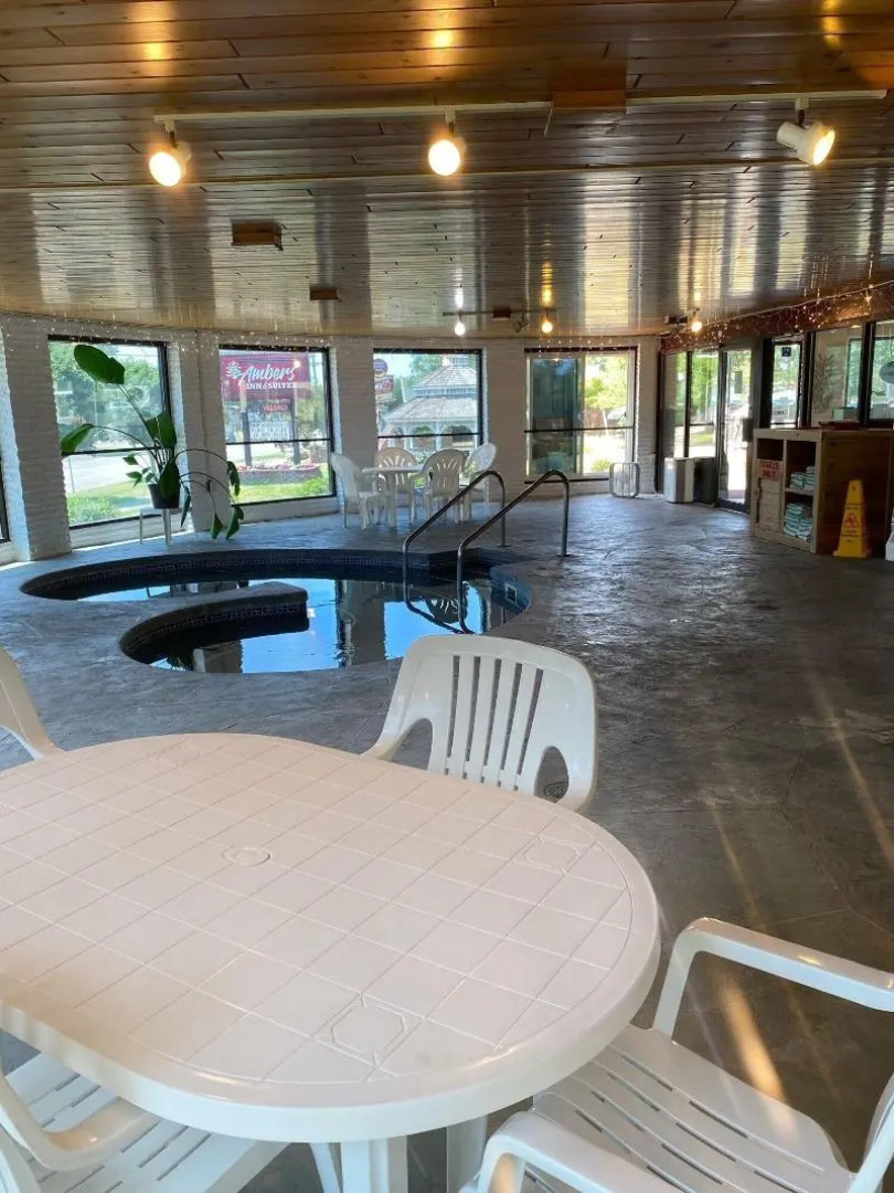 Amber's Inn & Suites