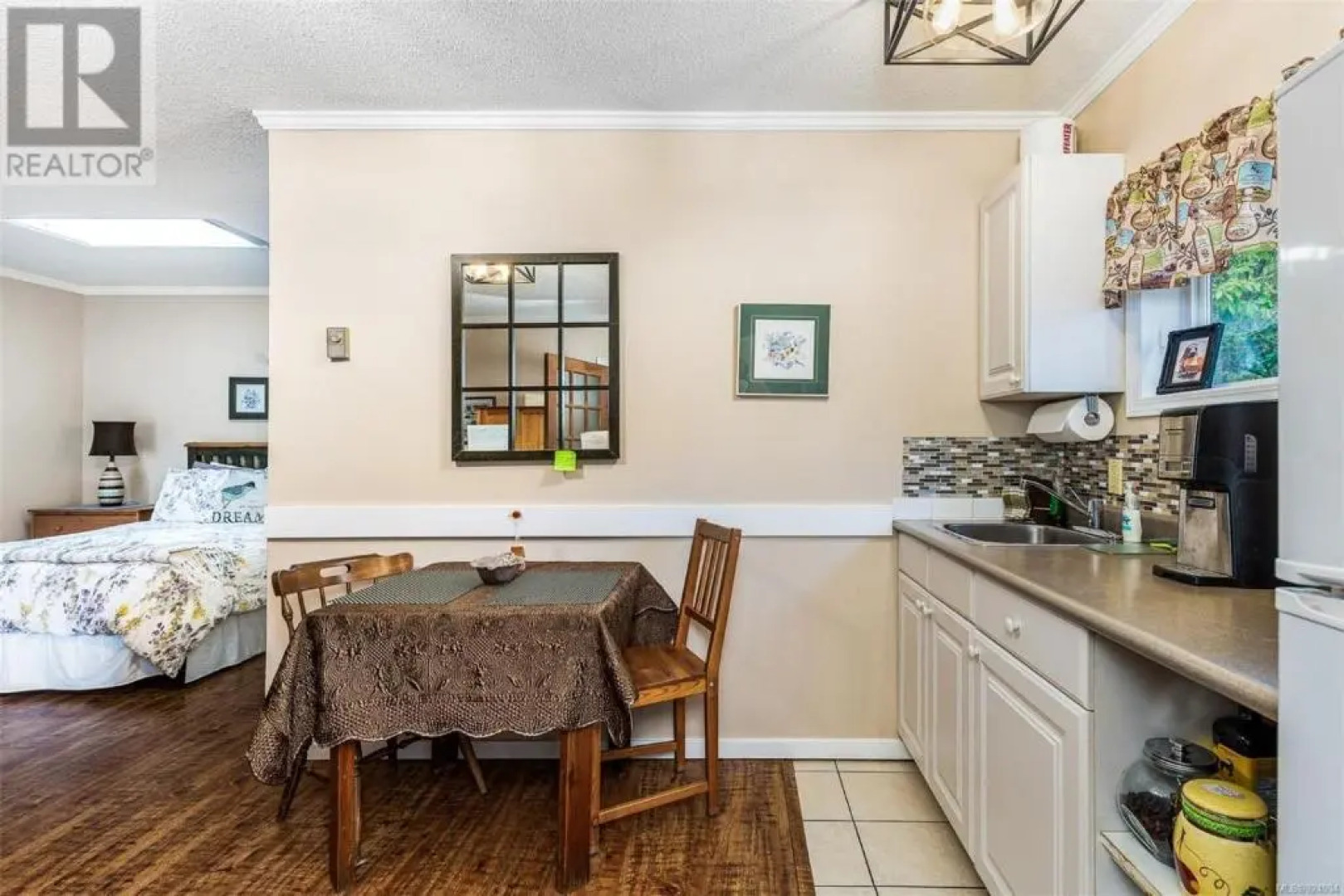 Salty Towers Oceanfront Cottages