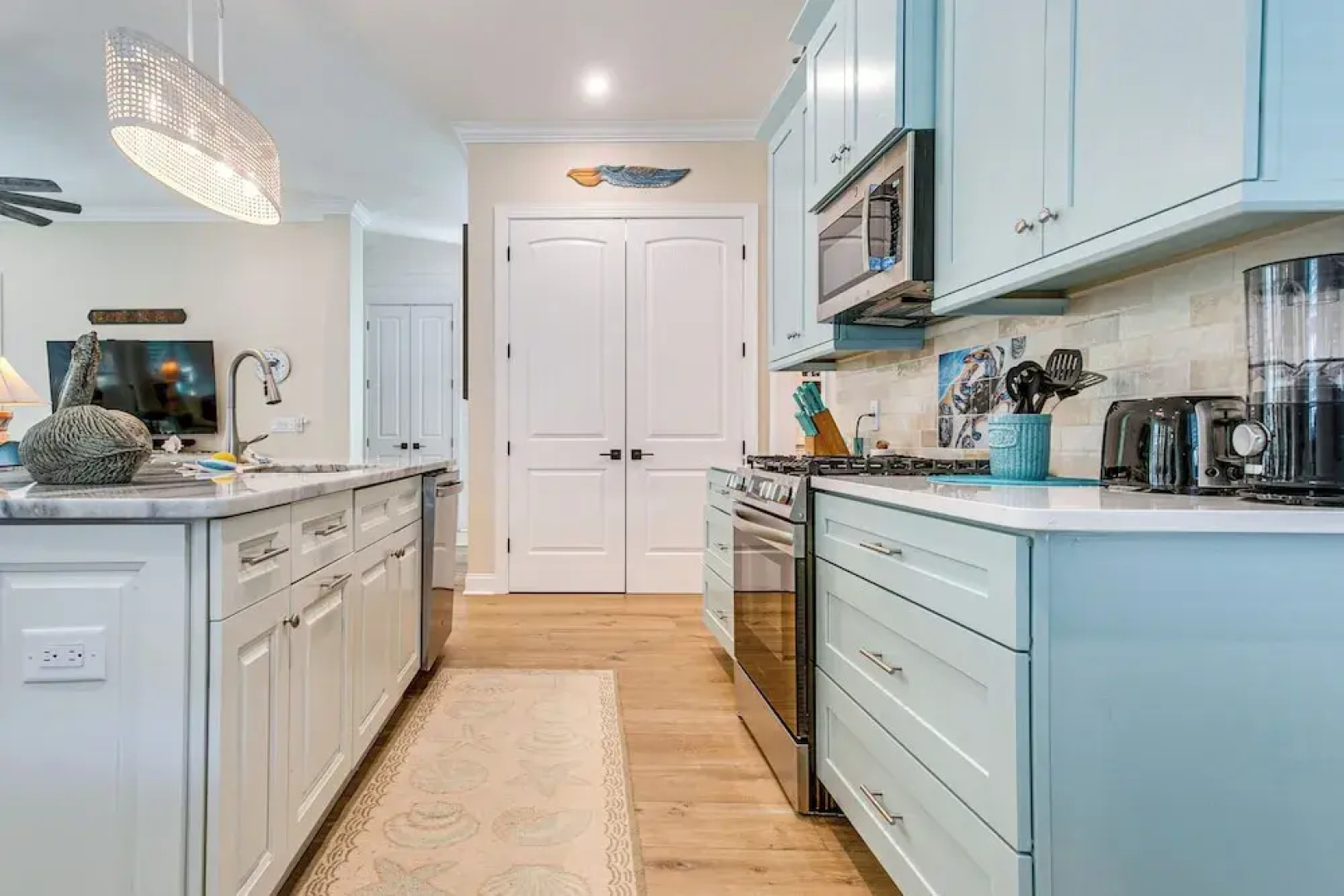 Walk to Public Beach: Hideaway in St Simons Island