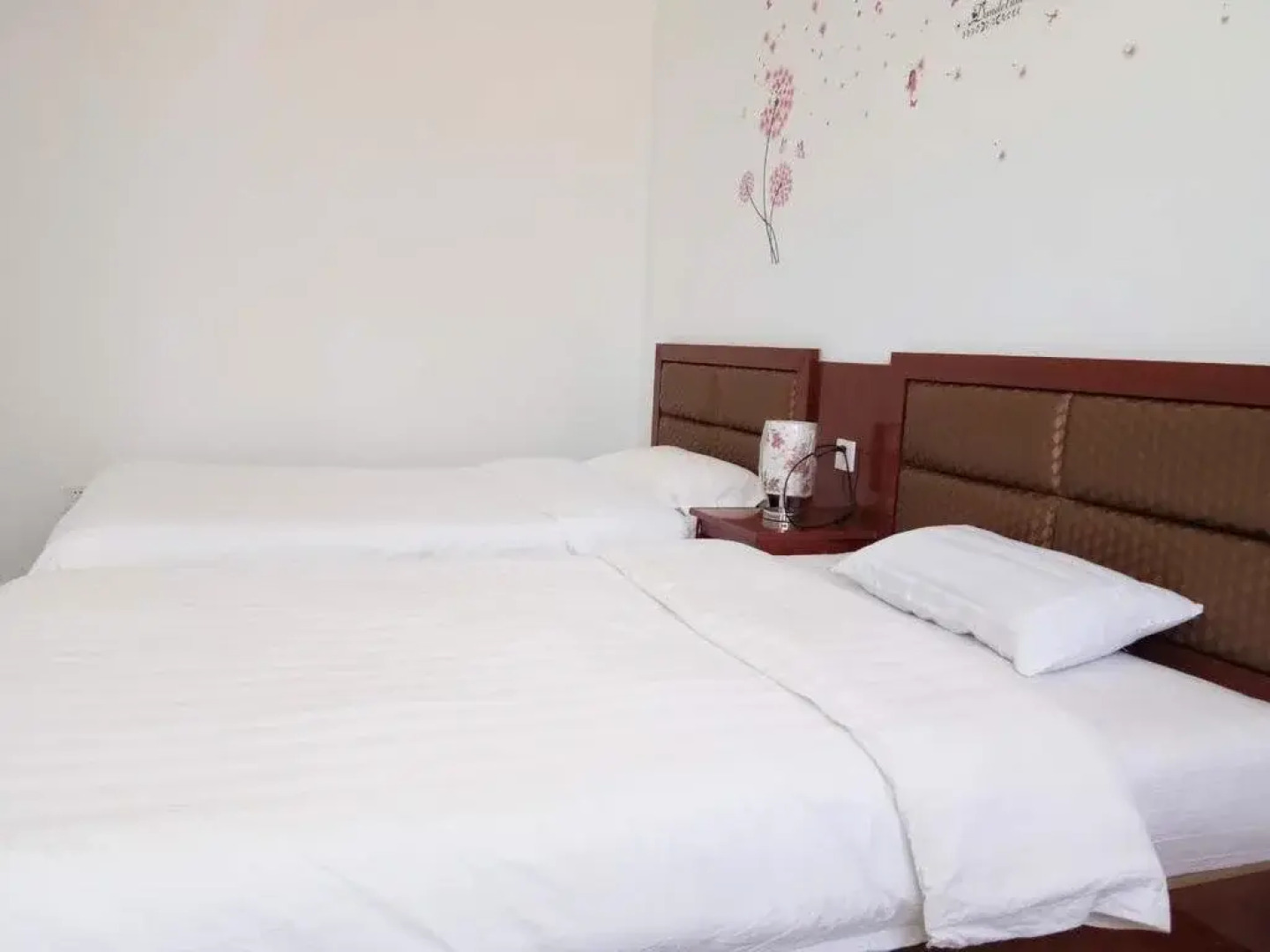 Dunhuang Hu Yang Inn