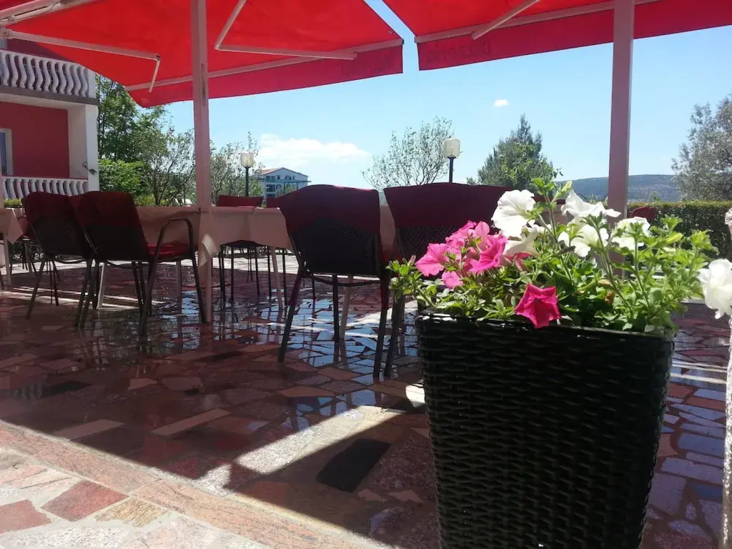 Apartments and rooms Marko